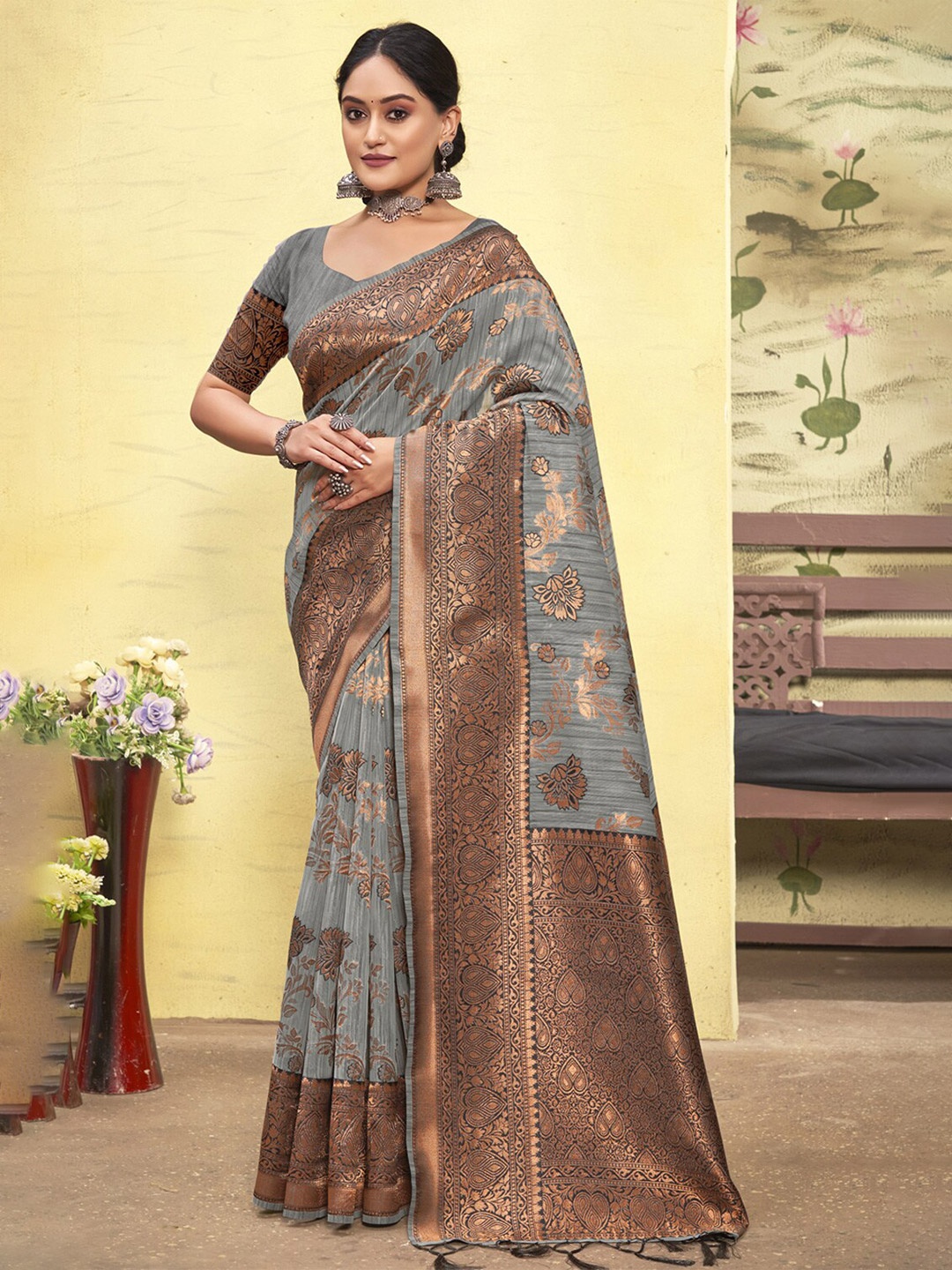 

SANGAM PRINTS Ethnic Motifs Zari Saree, Grey