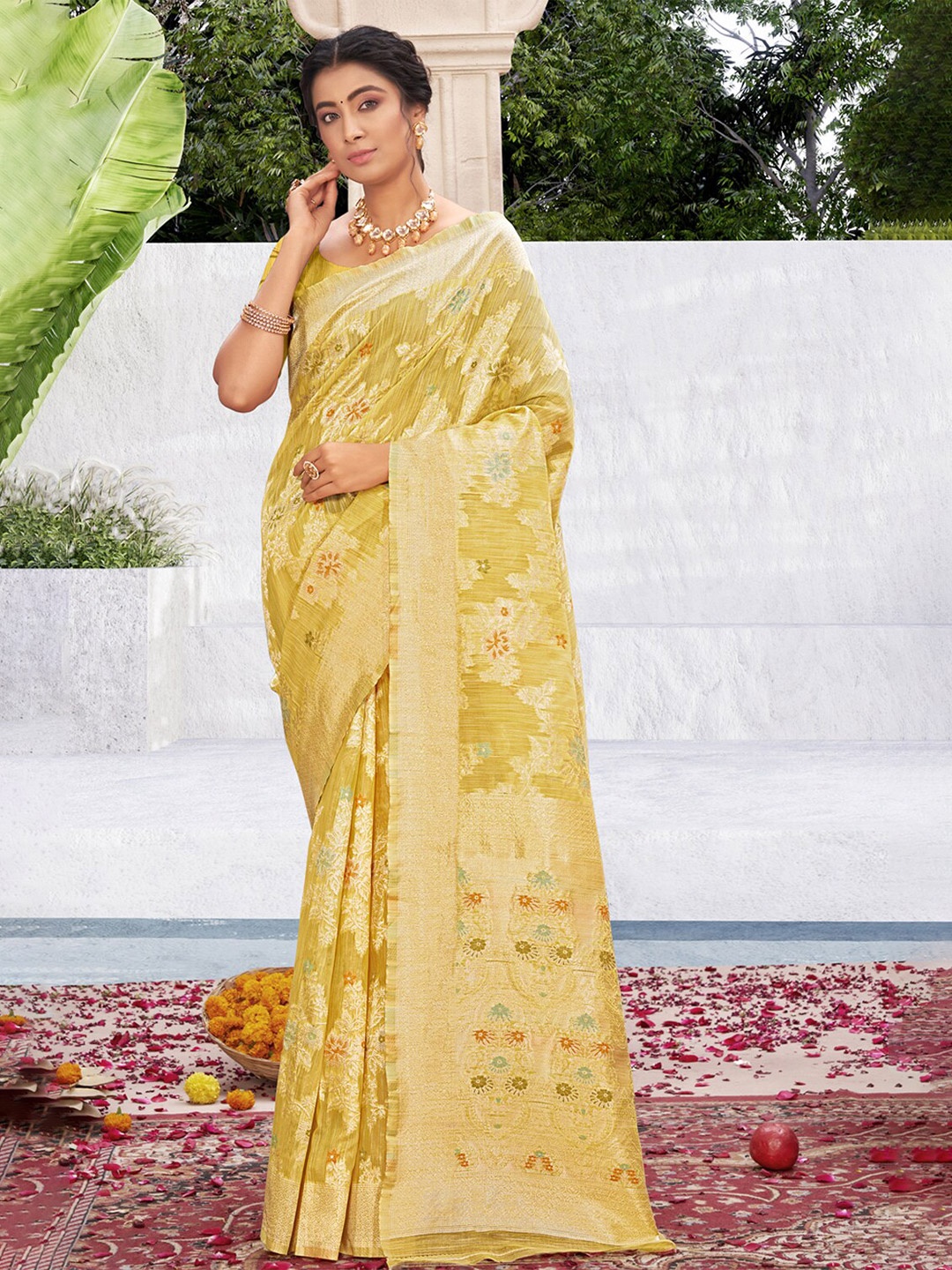 

SANGAM PRINTS Ethnic Motifs Zari Saree, Yellow