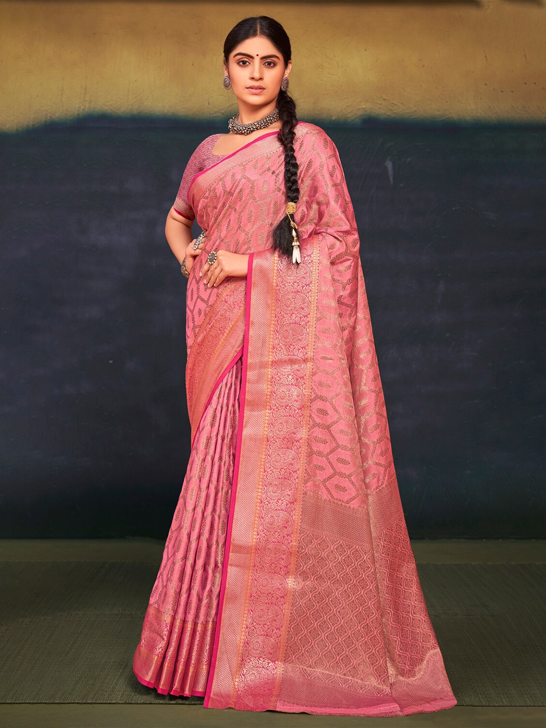 

SANGAM PRINTS Ethnic Motifs Zari Saree, Pink