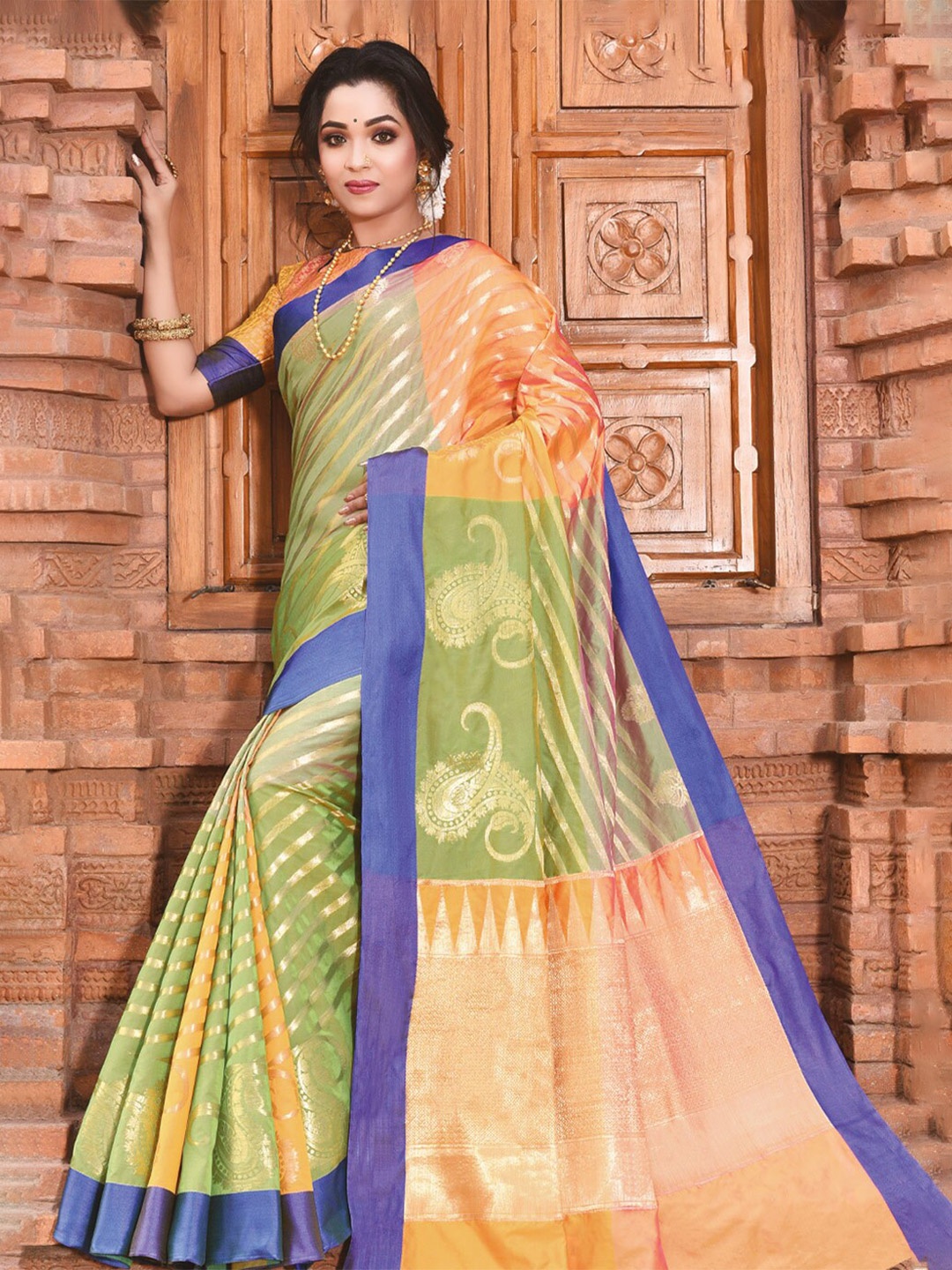

SANGAM PRINTS Ethnic Motifs Silk Blend Saree, Green