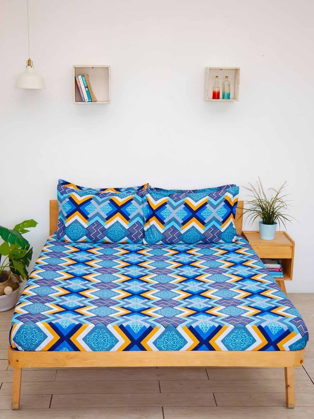 

Ariana Blue & Orange Geometric Ultra Soft 144 TC King Bedsheet with 2 Pillow Covers