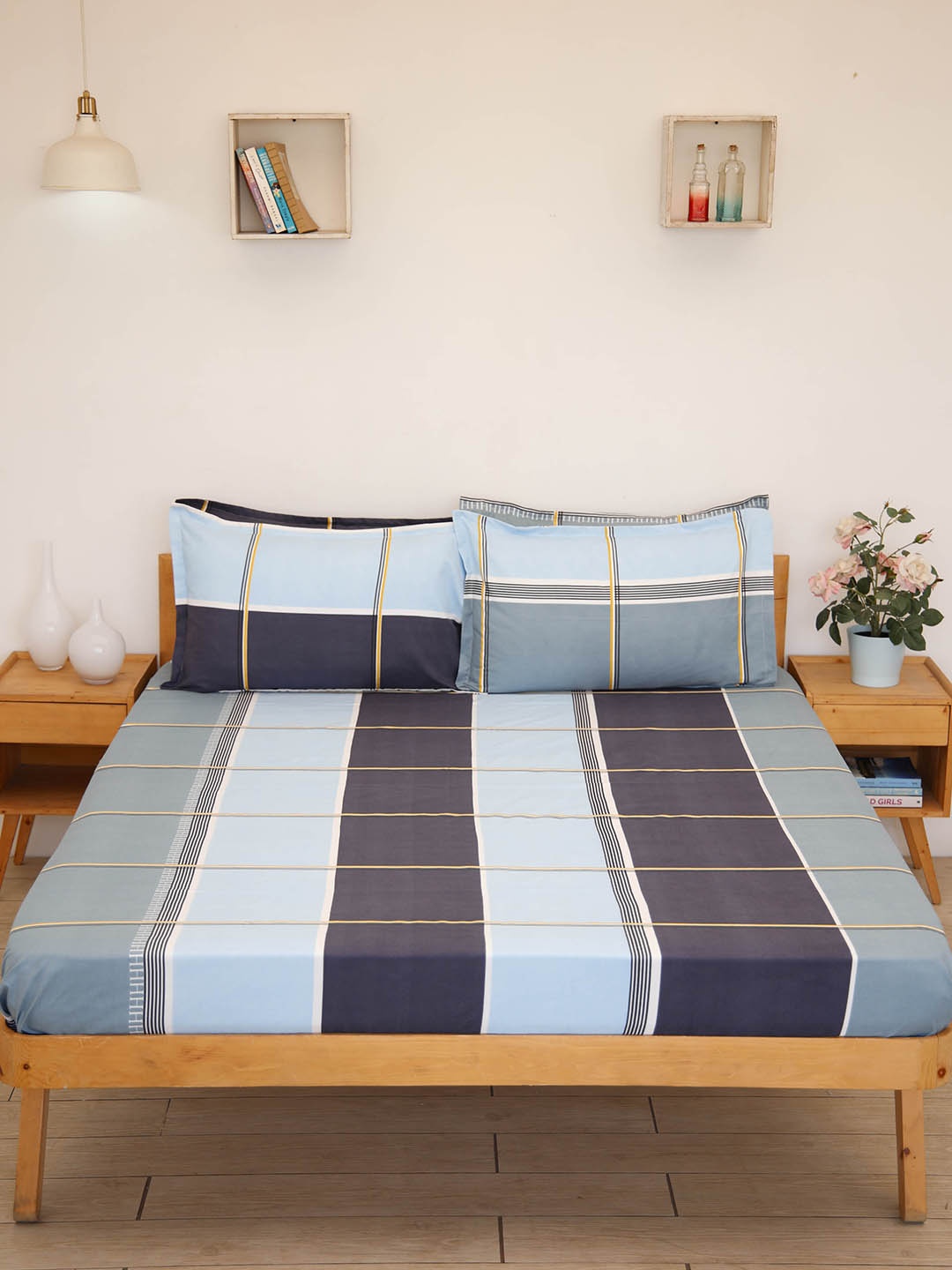 

Ariana Blue & Black Geometric 144 TC Queen Bedsheet with 2 Pillow Covers