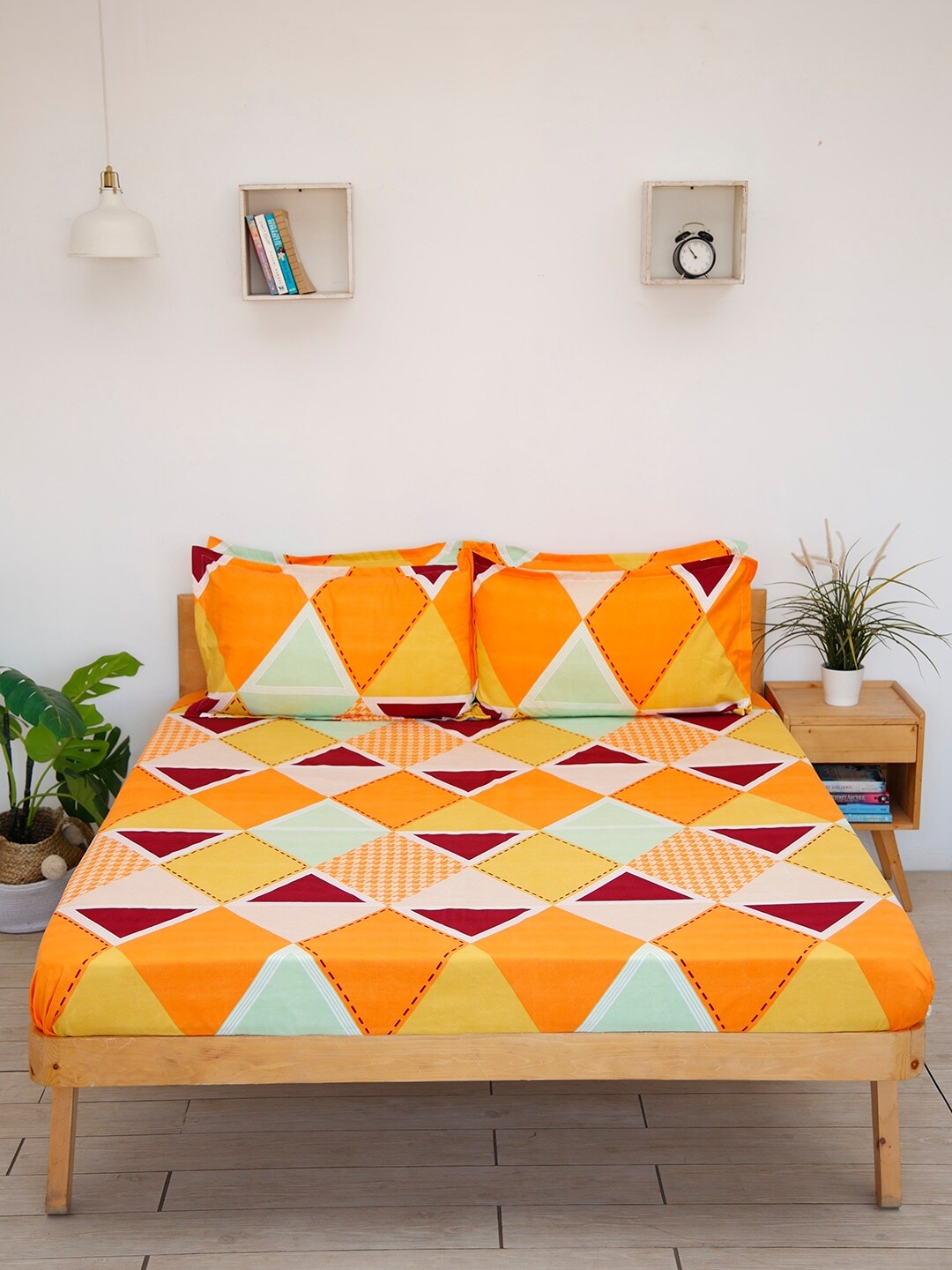 

Ariana Orange & Green Geometric 144 TC King Bedsheet with 2 Pillow Covers