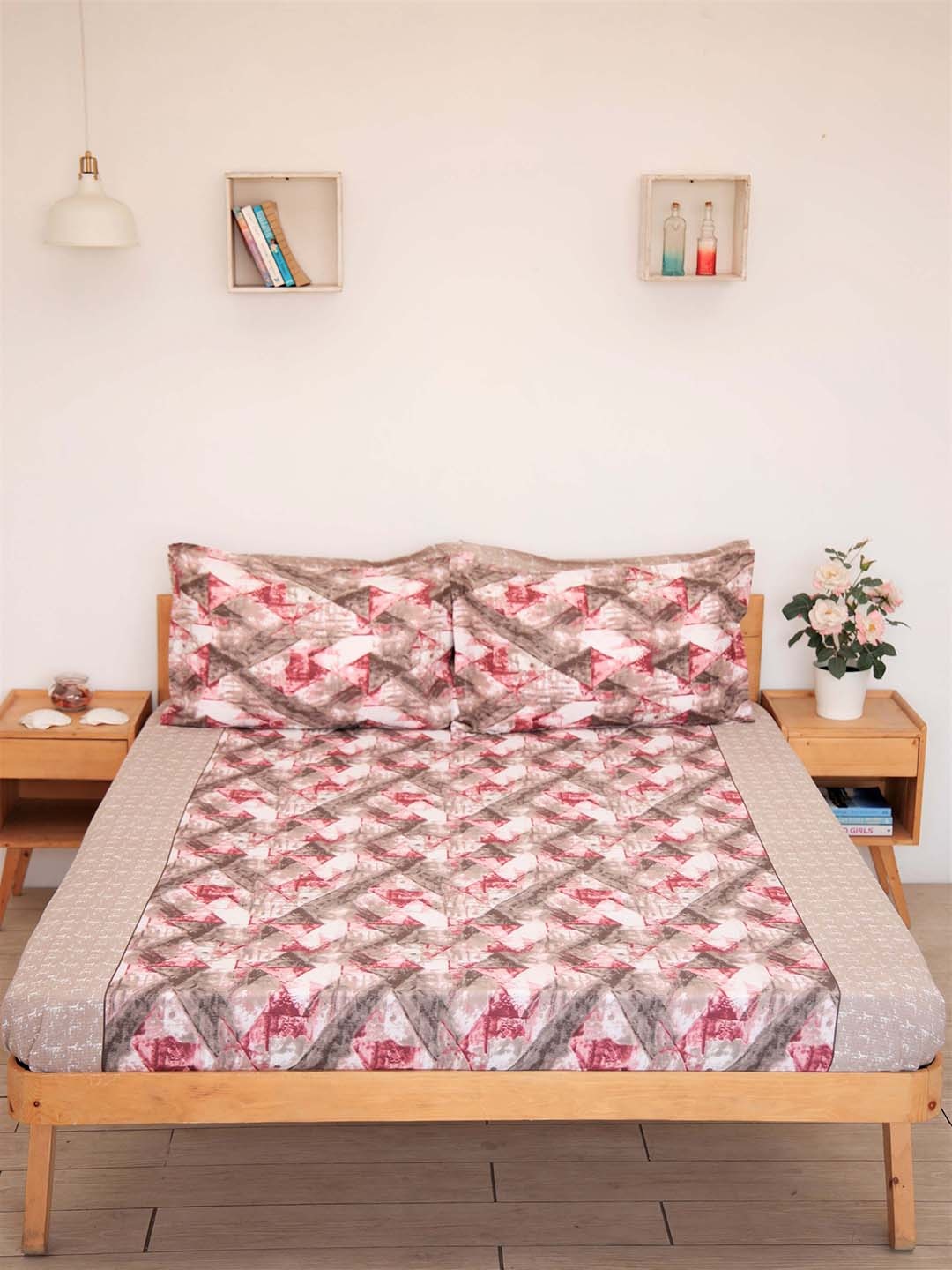 

Ariana Purple & Brown Geometric 120 TC Queen Bedsheet with 2 Pillow Covers