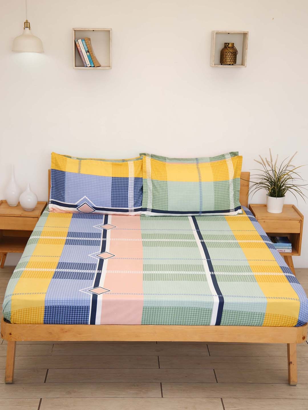 

Ariana Peach & Blue Geometric 144 TC Queen Bedsheet with 2 Pillow Covers