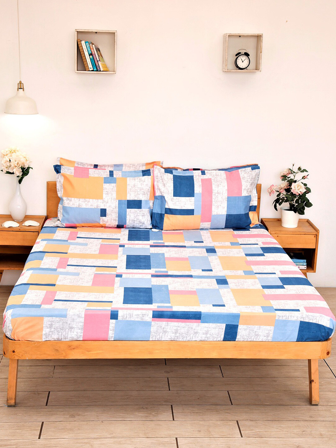 

Ariana Beige & Blue Geometric 144 TC Queen Bedsheet with 2 Pillow Covers