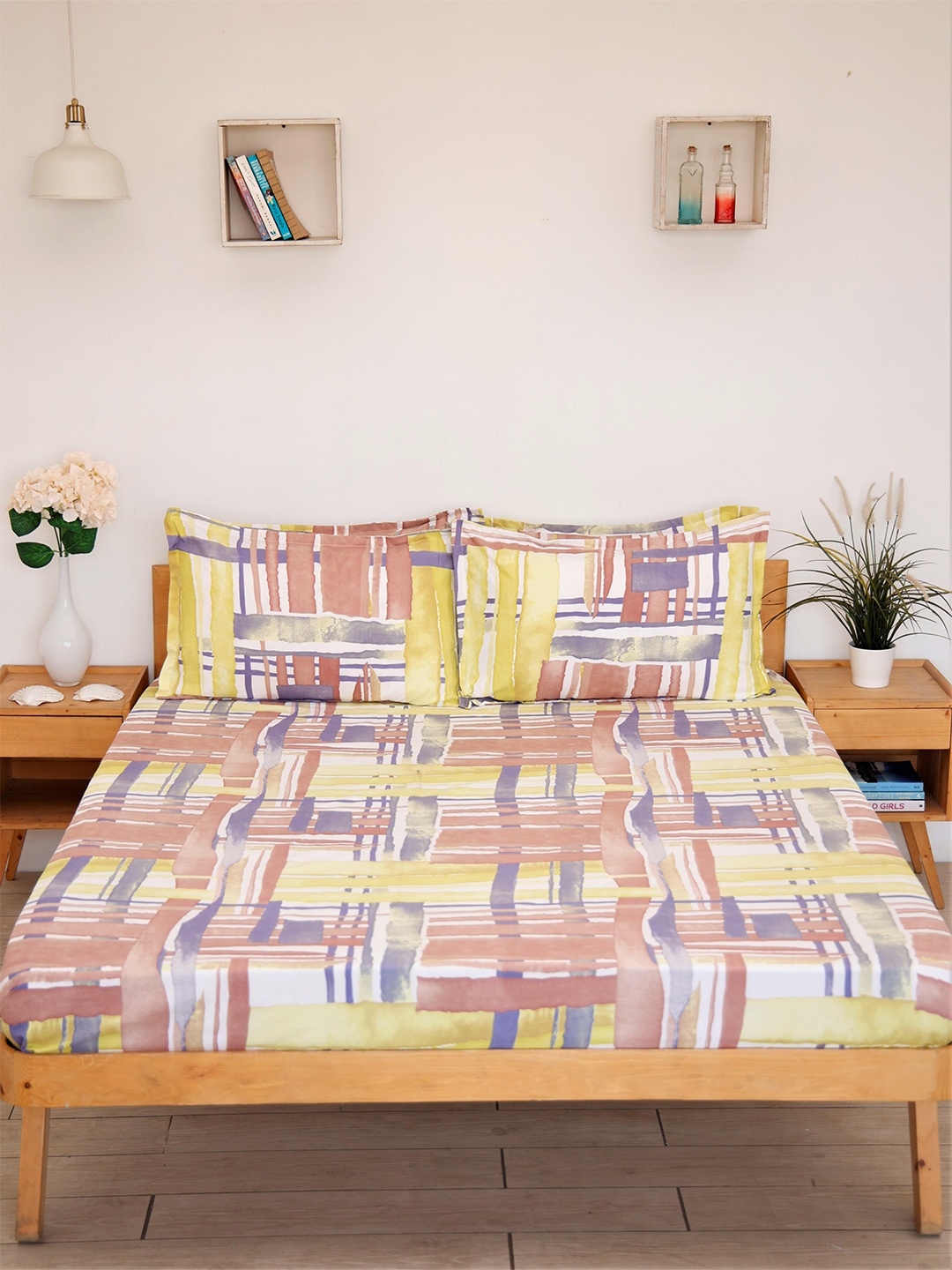

Ariana White & Green Graphic 152 TC Queen Bedsheet with 2 Pillow Covers