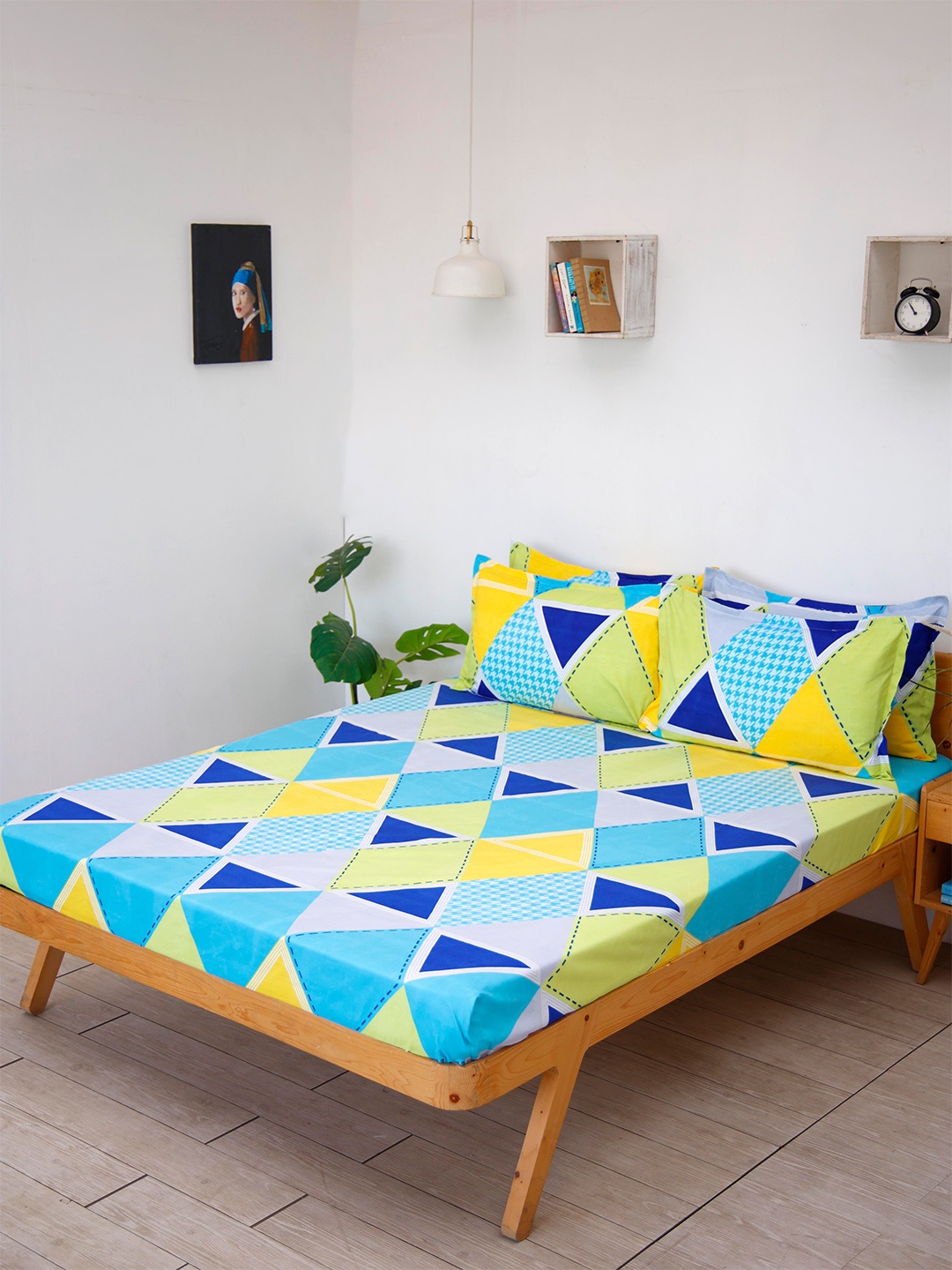

Ariana Blue & Green Geometric 144 TC SuperKing Bedsheet with 2 Pillow Covers