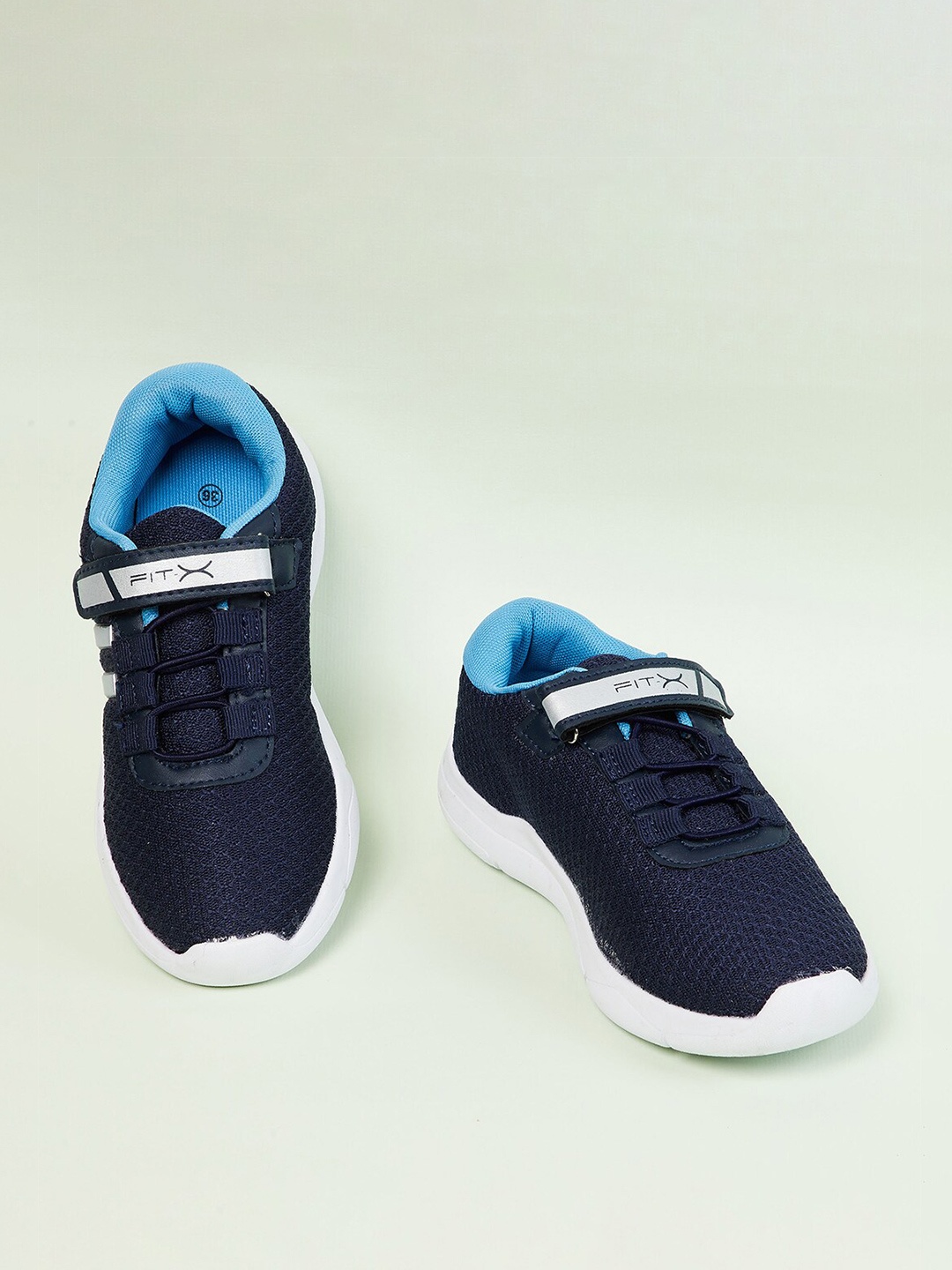 

max Boys Walking Non-Marking Shoes, Blue