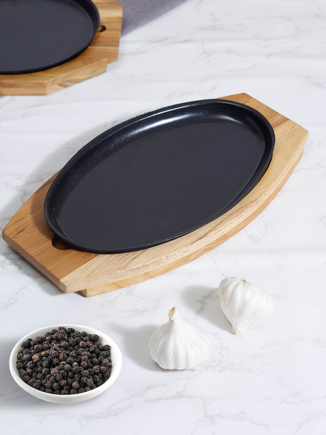 

HomeTown Beautiful Kitchen Brown Metal and Wood Oval Sizzler Plate