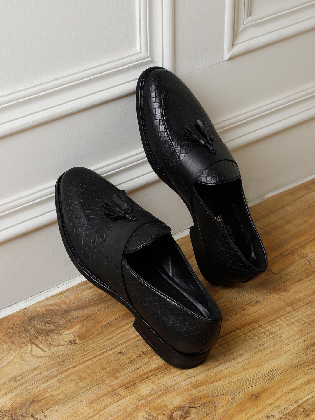 

Truffle Collection Men Textured Loafers, Black