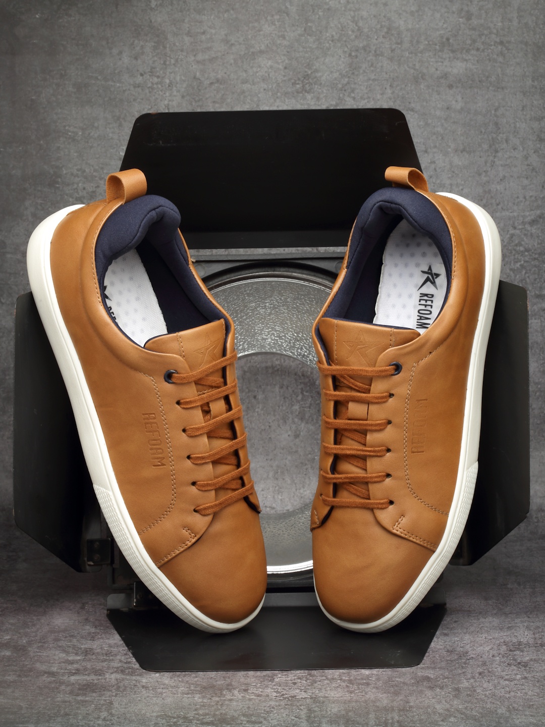 

REFOAM Men Lace-Up Lightweight Casual Sneaker, Tan