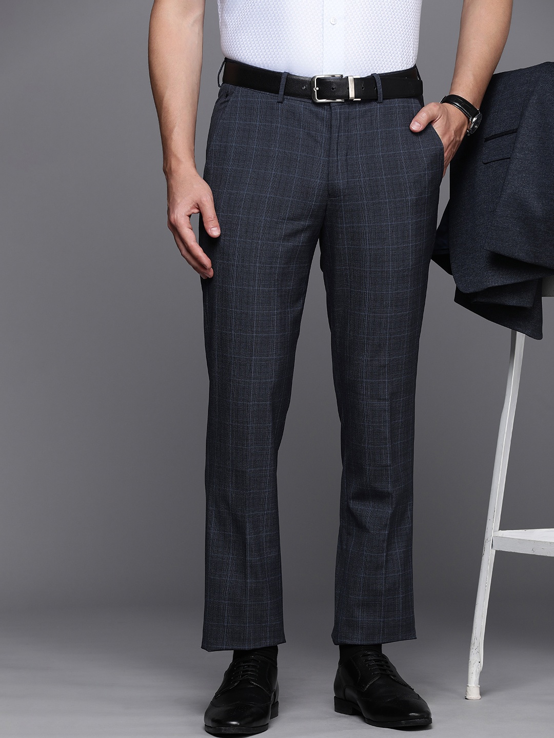 

Louis Philippe Men Mid-Rise Checked Slim Fit Trousers, Navy blue