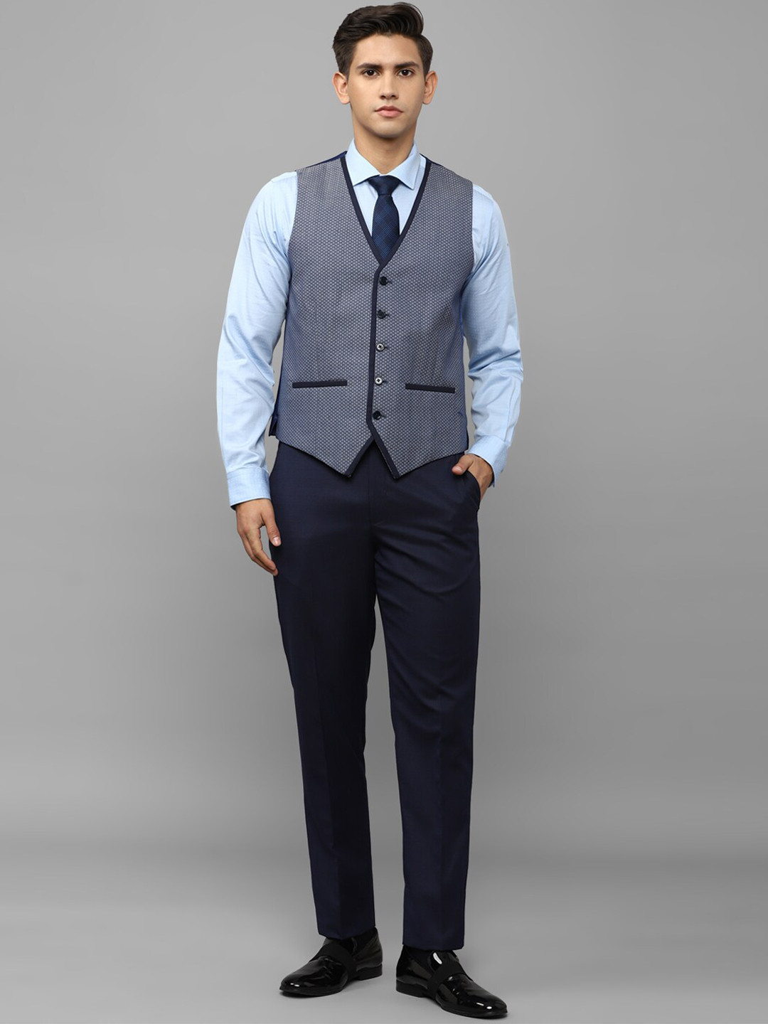 

Louis Philippe Men Slim Fit Single Breasted Three Piece Formal Suit, Navy blue