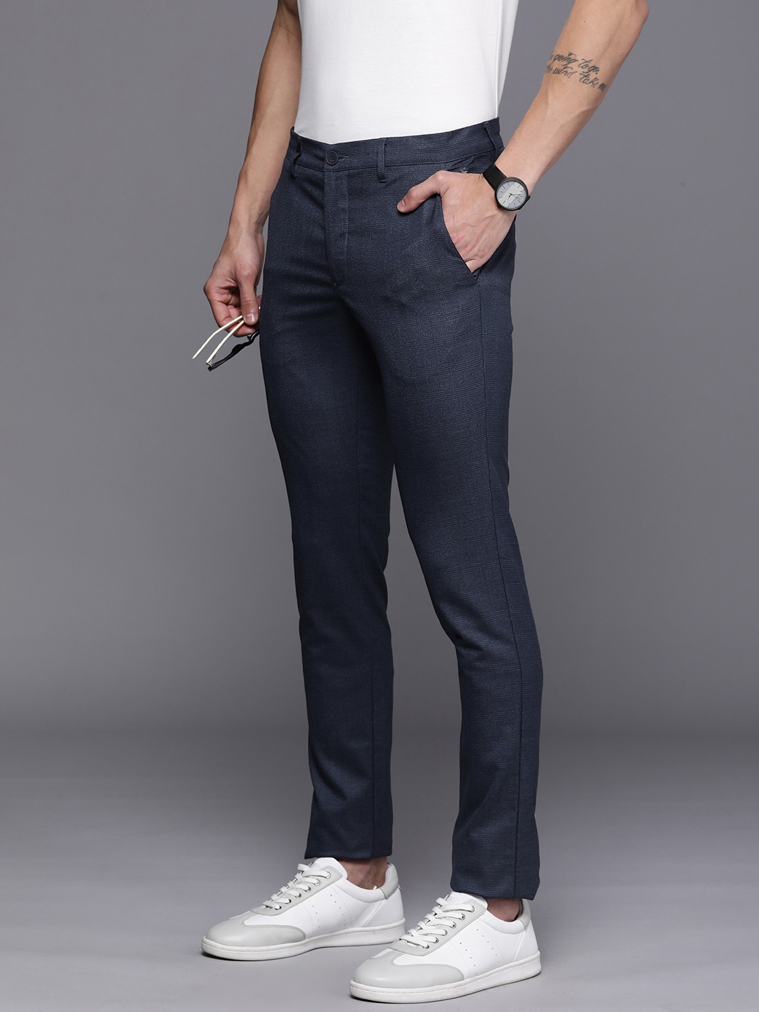 

Louis Philippe Ath Work Men Checked Super Slim Fit Casual Trousers, Navy blue