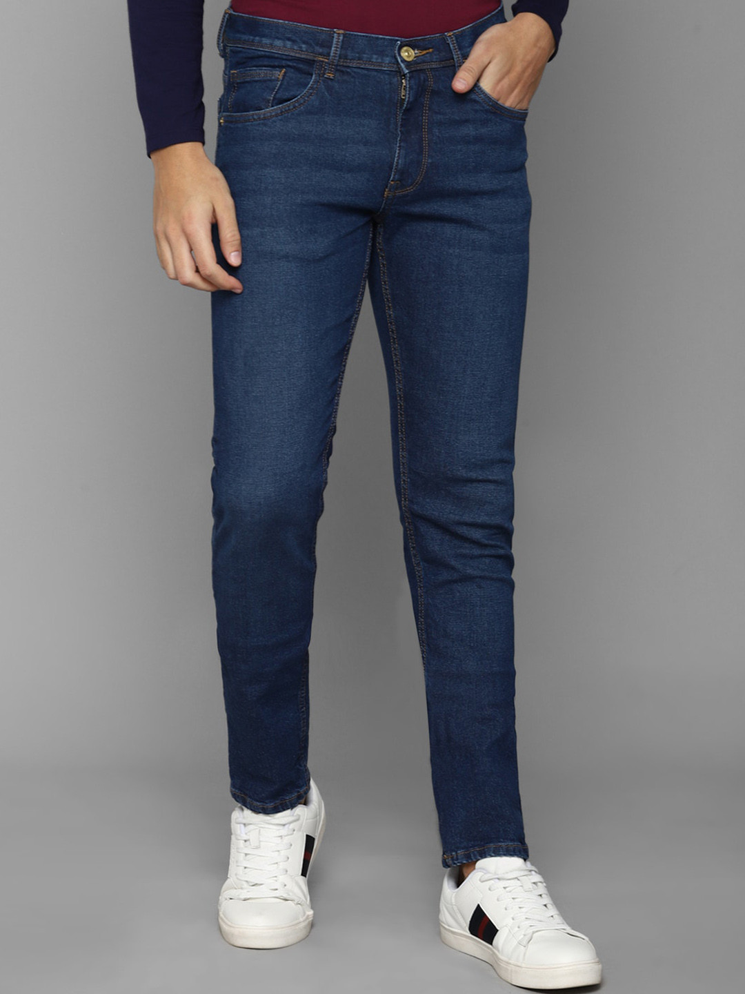 

Allen Solly Sport Men Skinny Fit Light Fade Cotton Jeans, Blue