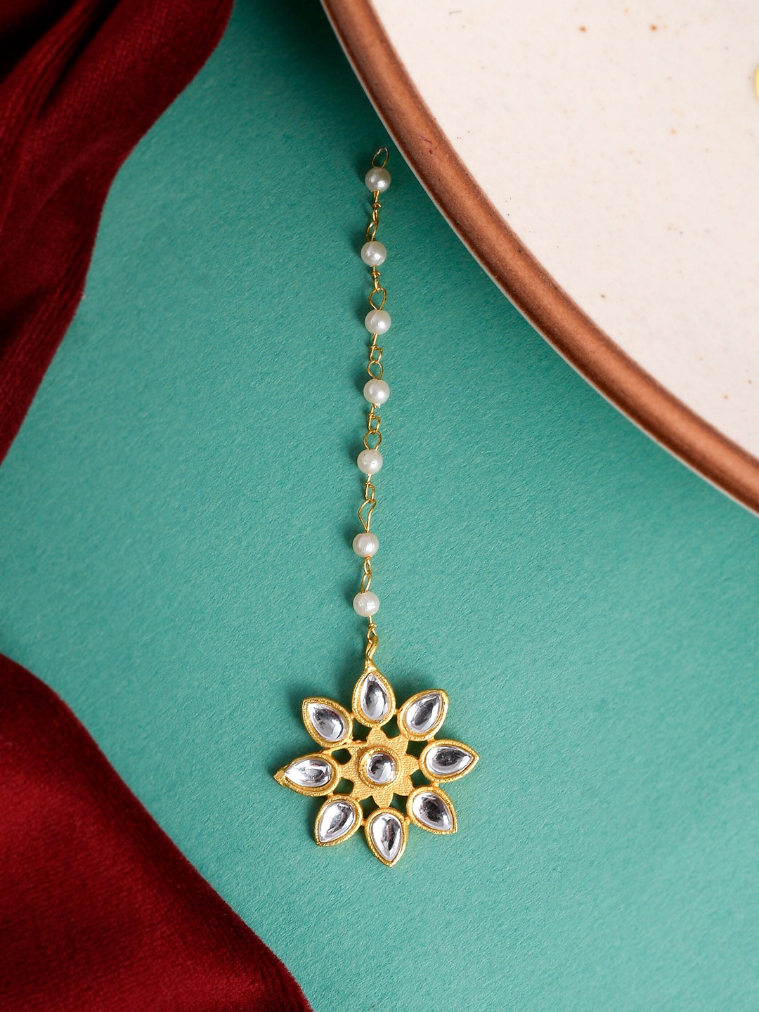 

Silvermerc Designs Gold-Plated Kundan-Studded Floral Maangtikka