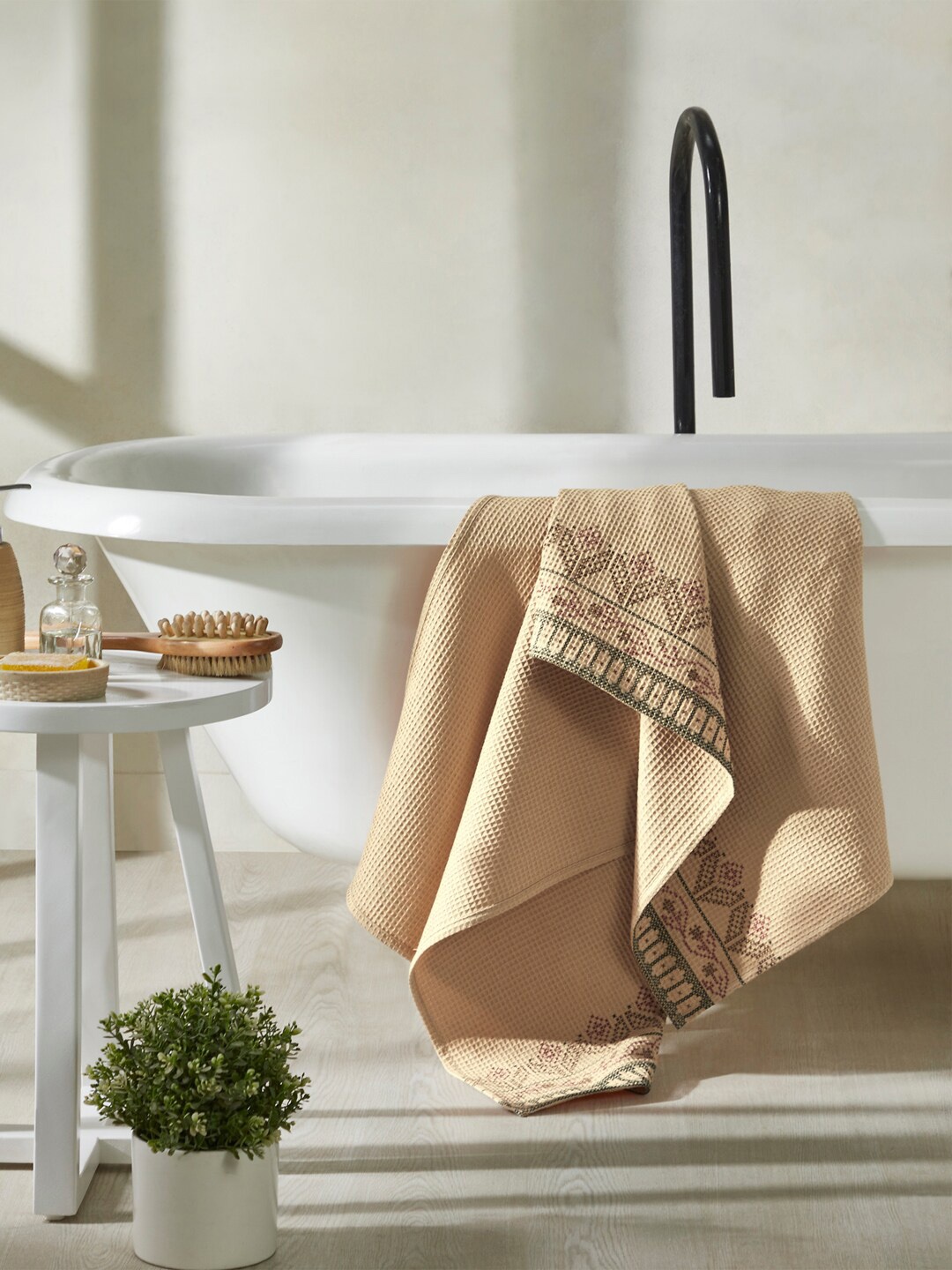 

MYTRIDENT Sanskriti Collection Beige Kasuti Pattern Printed 210 GSM Cotton Bath Towel