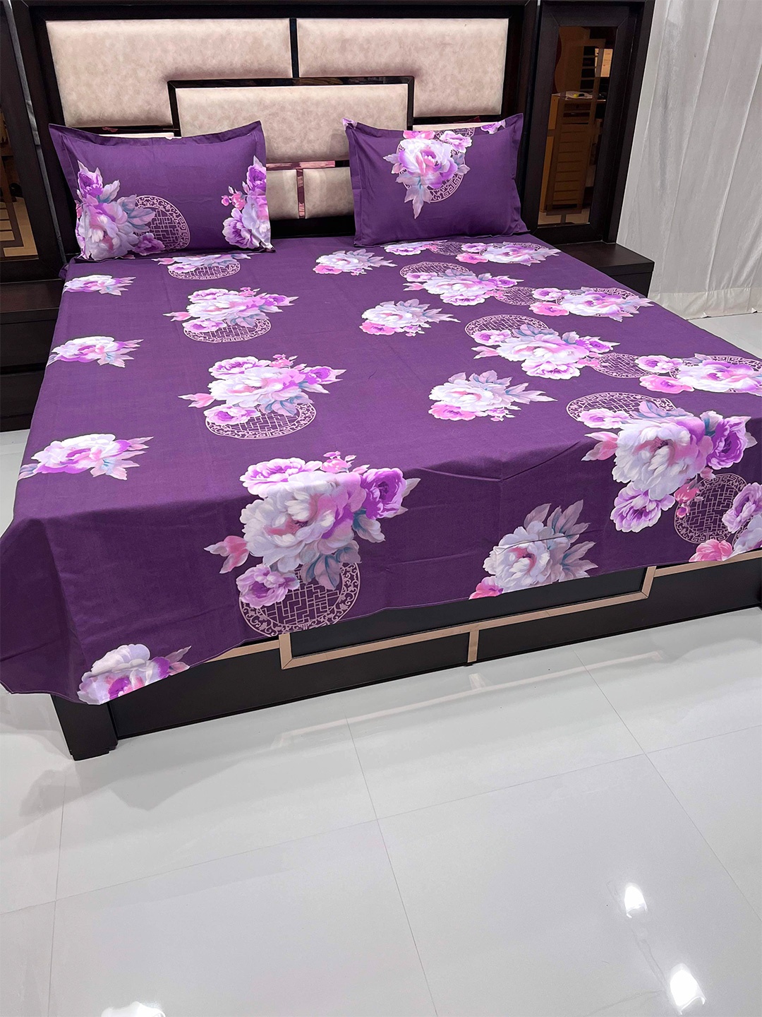 

Pure Decor Amulya Purple & White Floral 260 TC King Bedsheet with 2 Pillow Covers