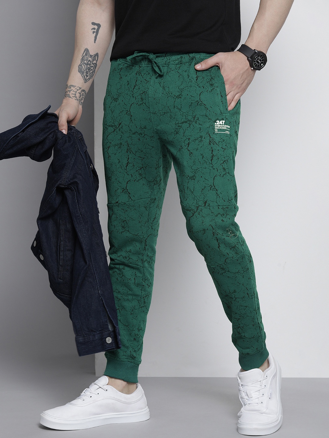 

The Indian Garage Co Men Textured Slim Fit Joggers, Green