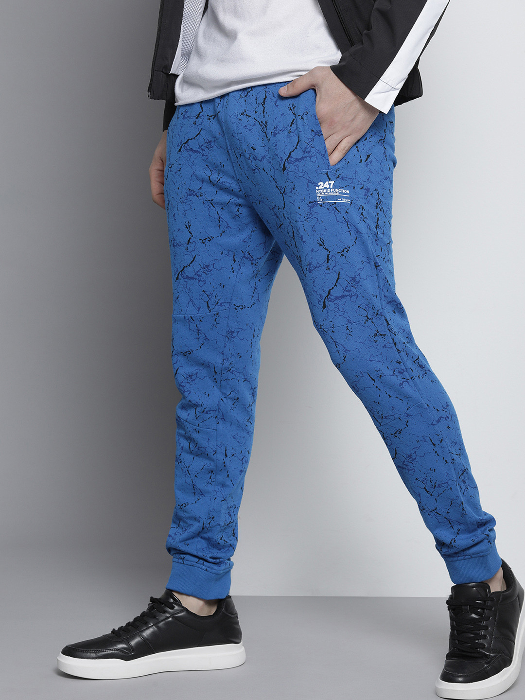 

The Indian Garage Co Men Textured Slim Fit Joggers, Blue