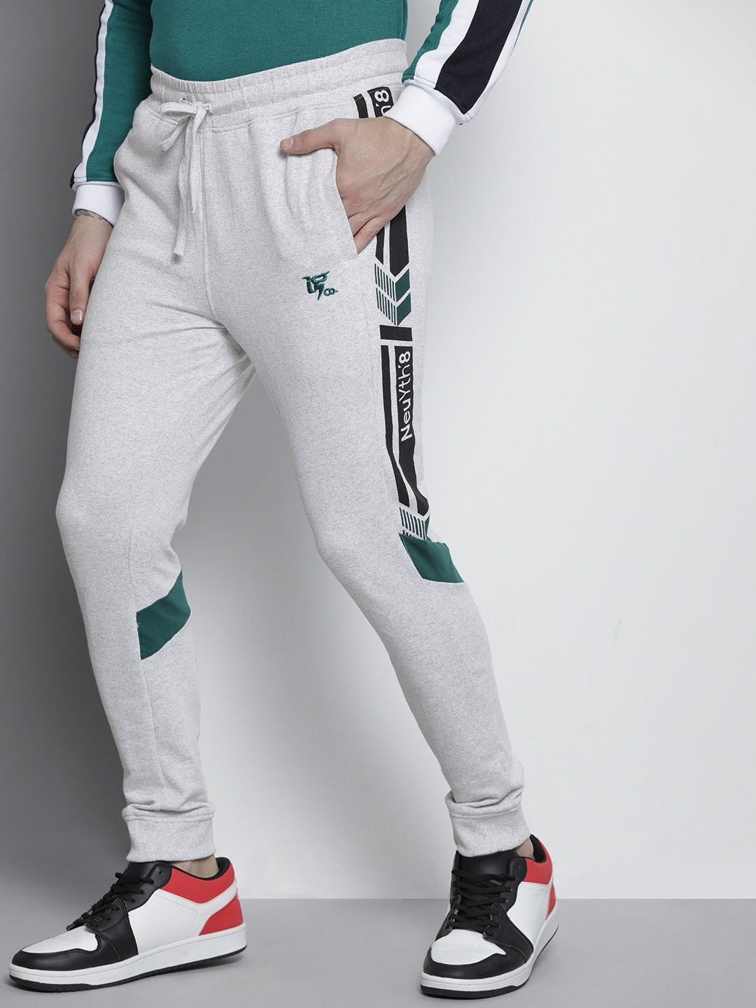 

The Indian Garage Co Men Grey & Teal-Green Printed Slim-Fit Joggers