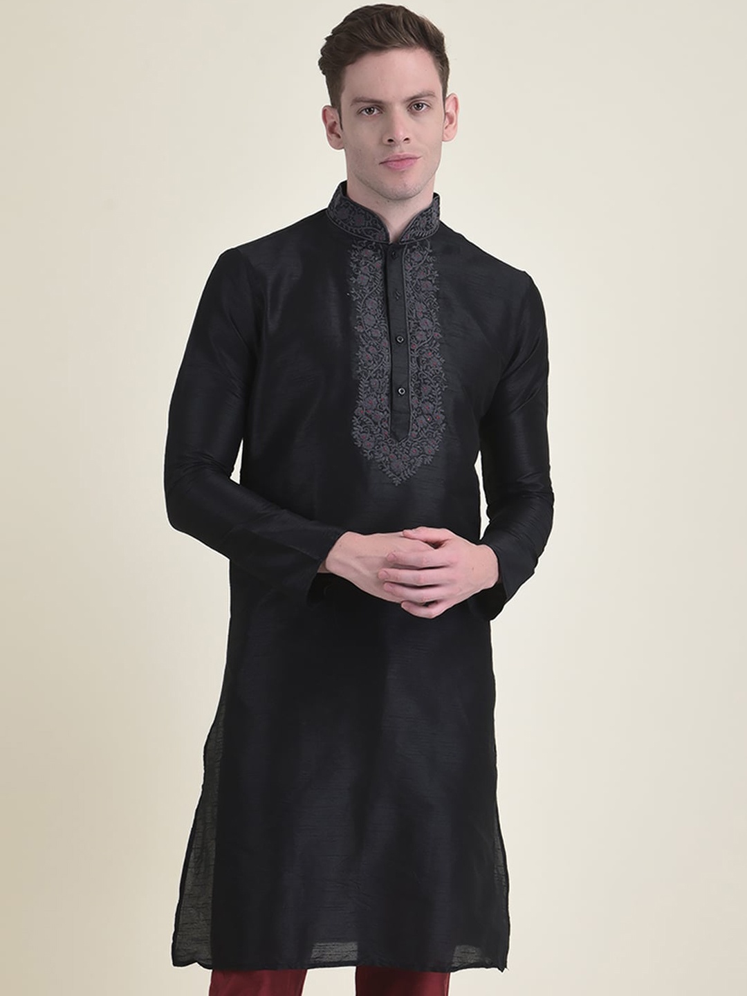 

DEYANN Men Ethnic Motifs Embroidered Dupion Silk Kurta with Trousers, Black