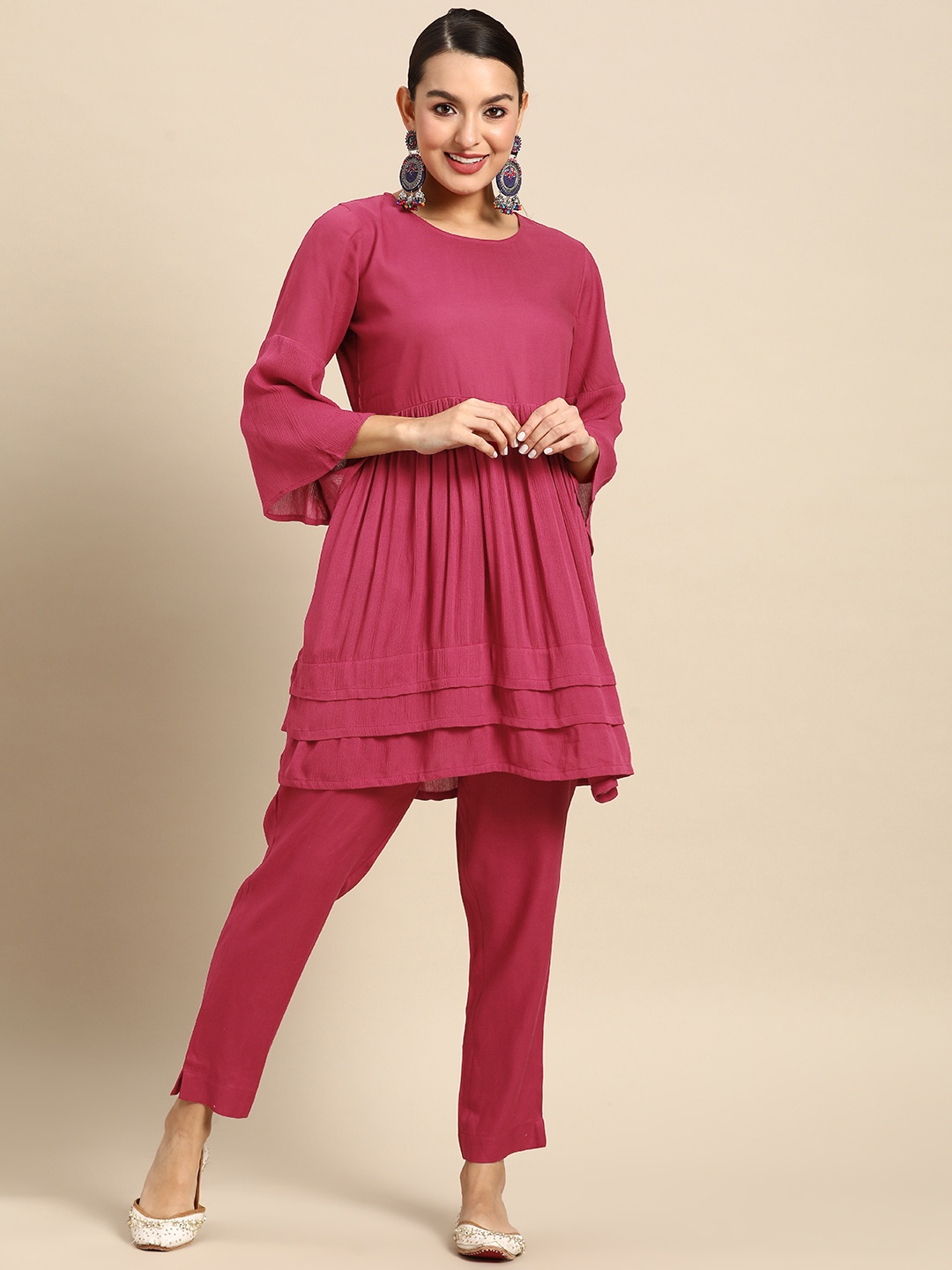 

Sangria Women Solid Tiered Kurta with Trousers, Burgundy