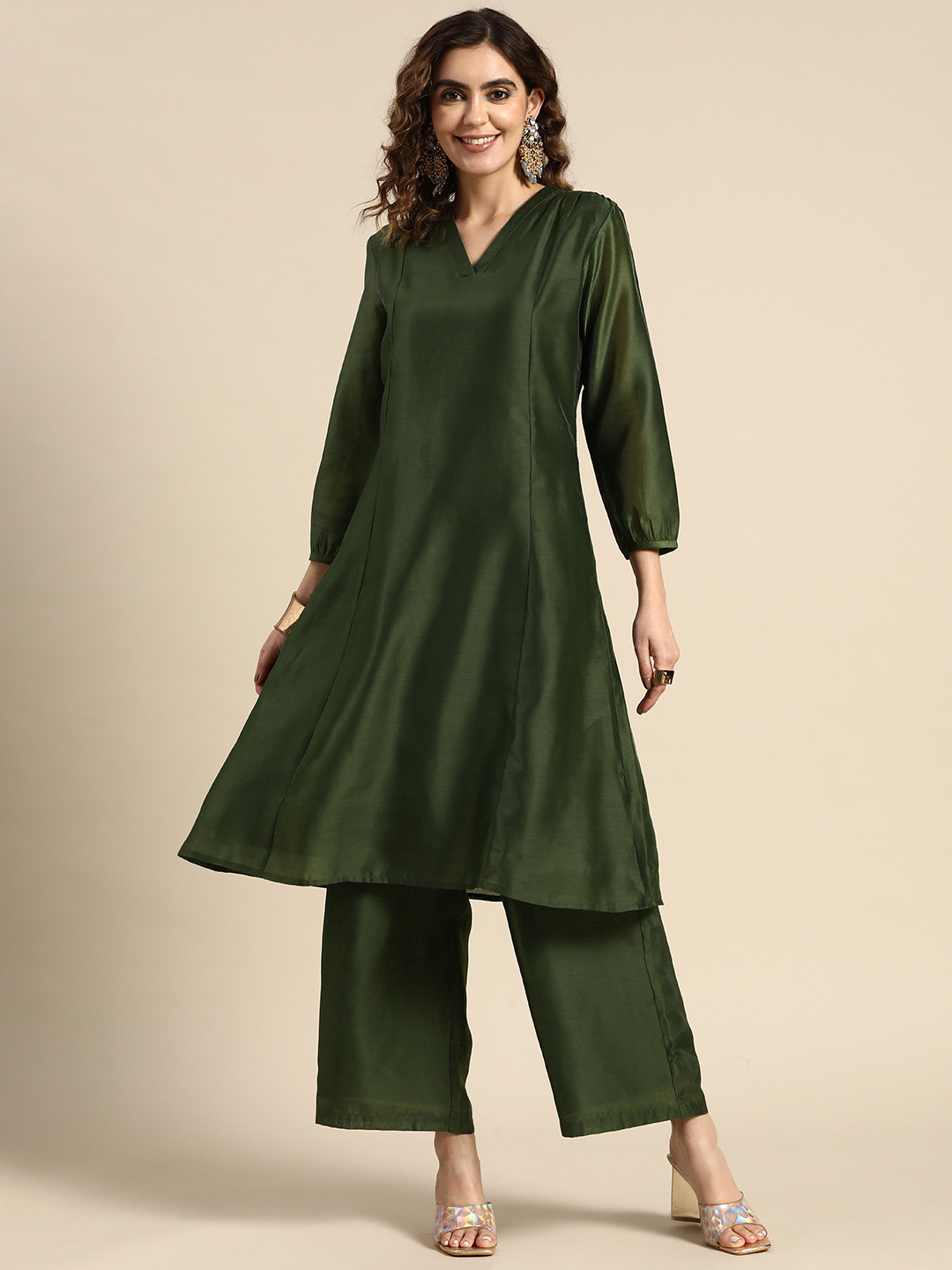 

Sangria V-Neck Puff Sleeves A-Line Kurta With Trousers, Olive