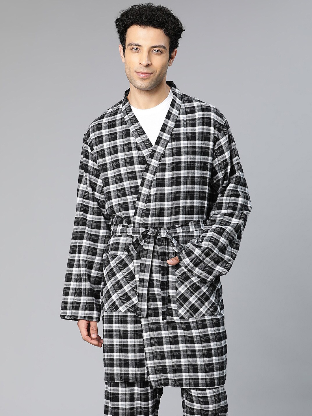 

Oxolloxo Men Checked Cotton Robe, Black