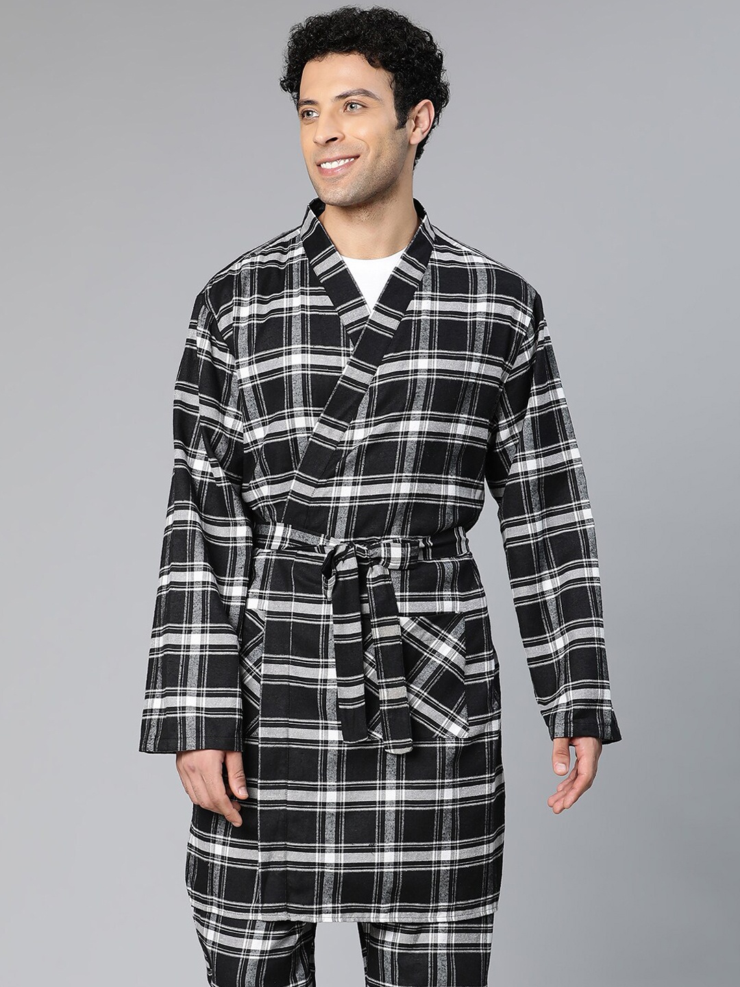 

Oxolloxo Men Checked Cotton Robe, Black