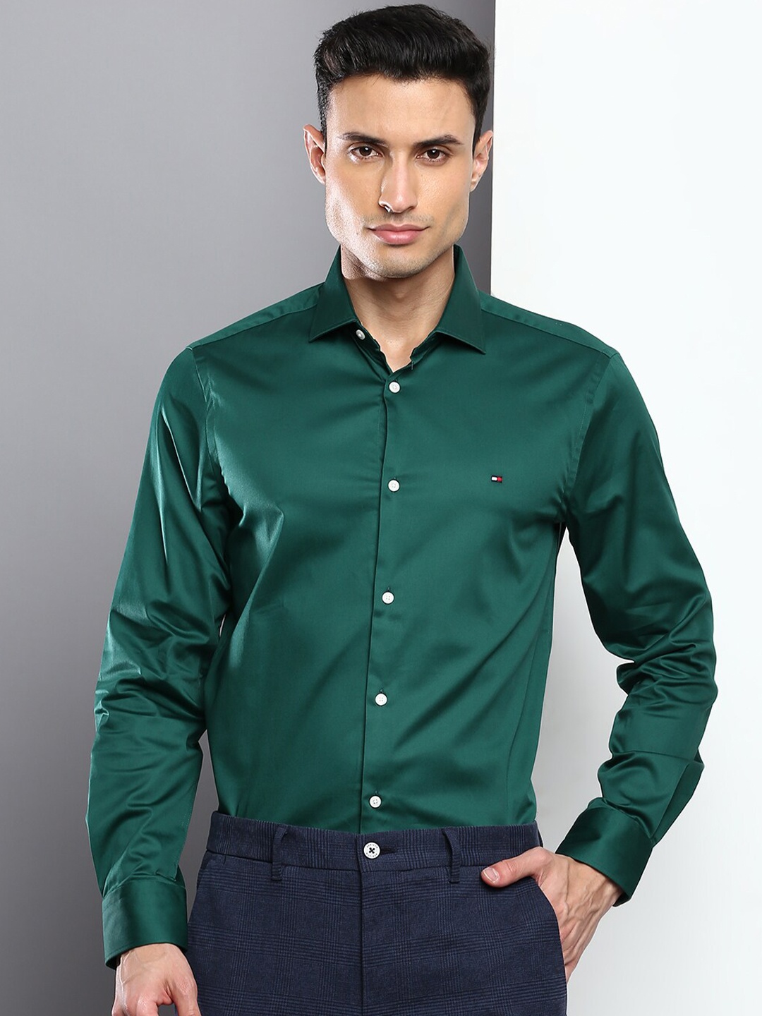

Tommy Hilfiger Men Slim Fit Casual Cotton Shirt, Green