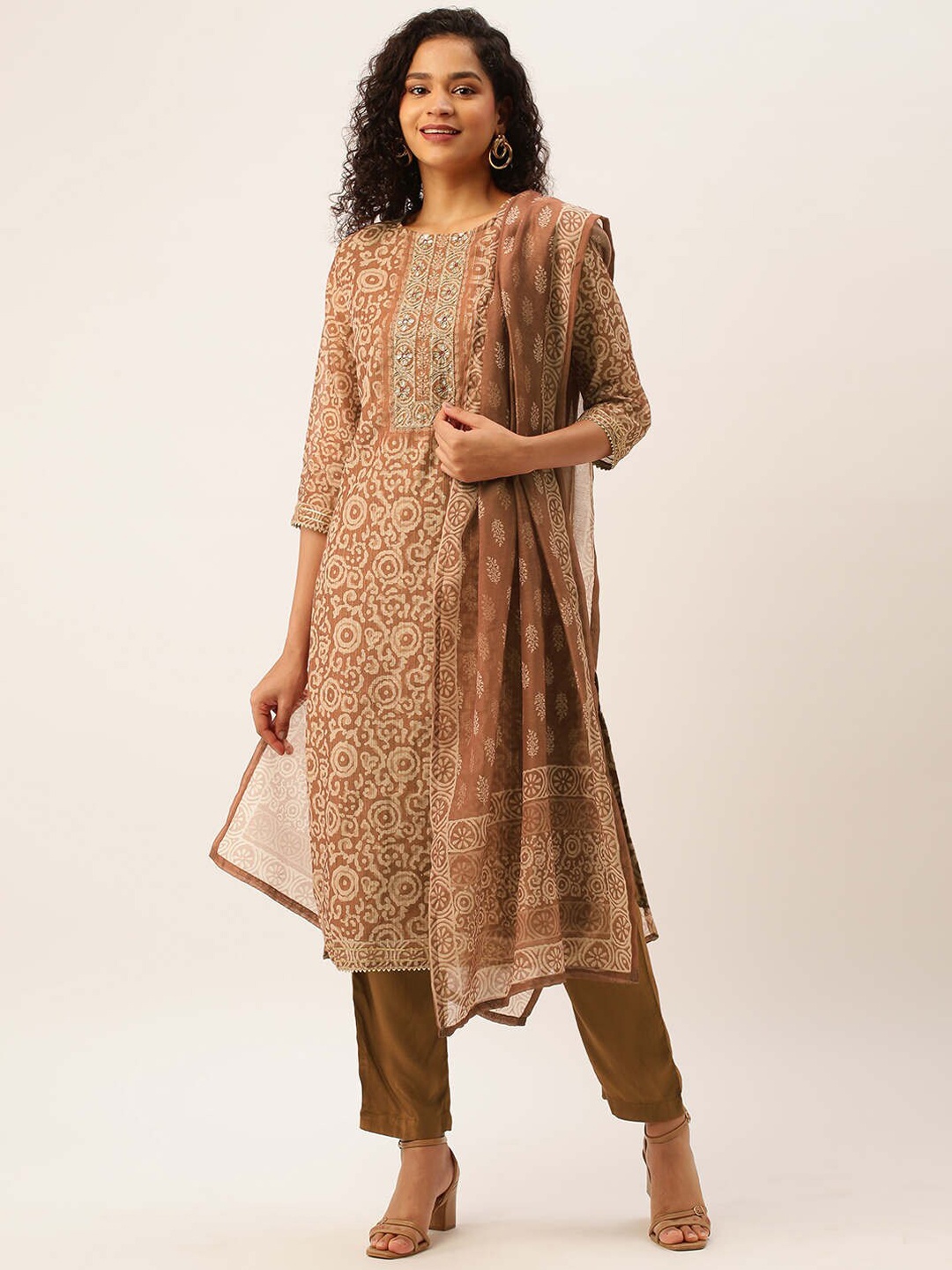 

ZOLA Women Brown Floral Printed Kurta With Trousers & Dupatta