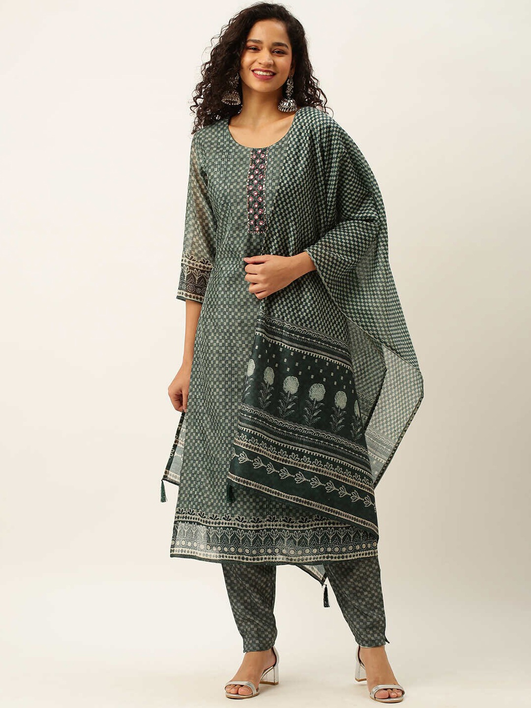 

ZOLA Printed Round Neck Kurta with Trousers & Dupatta, Green