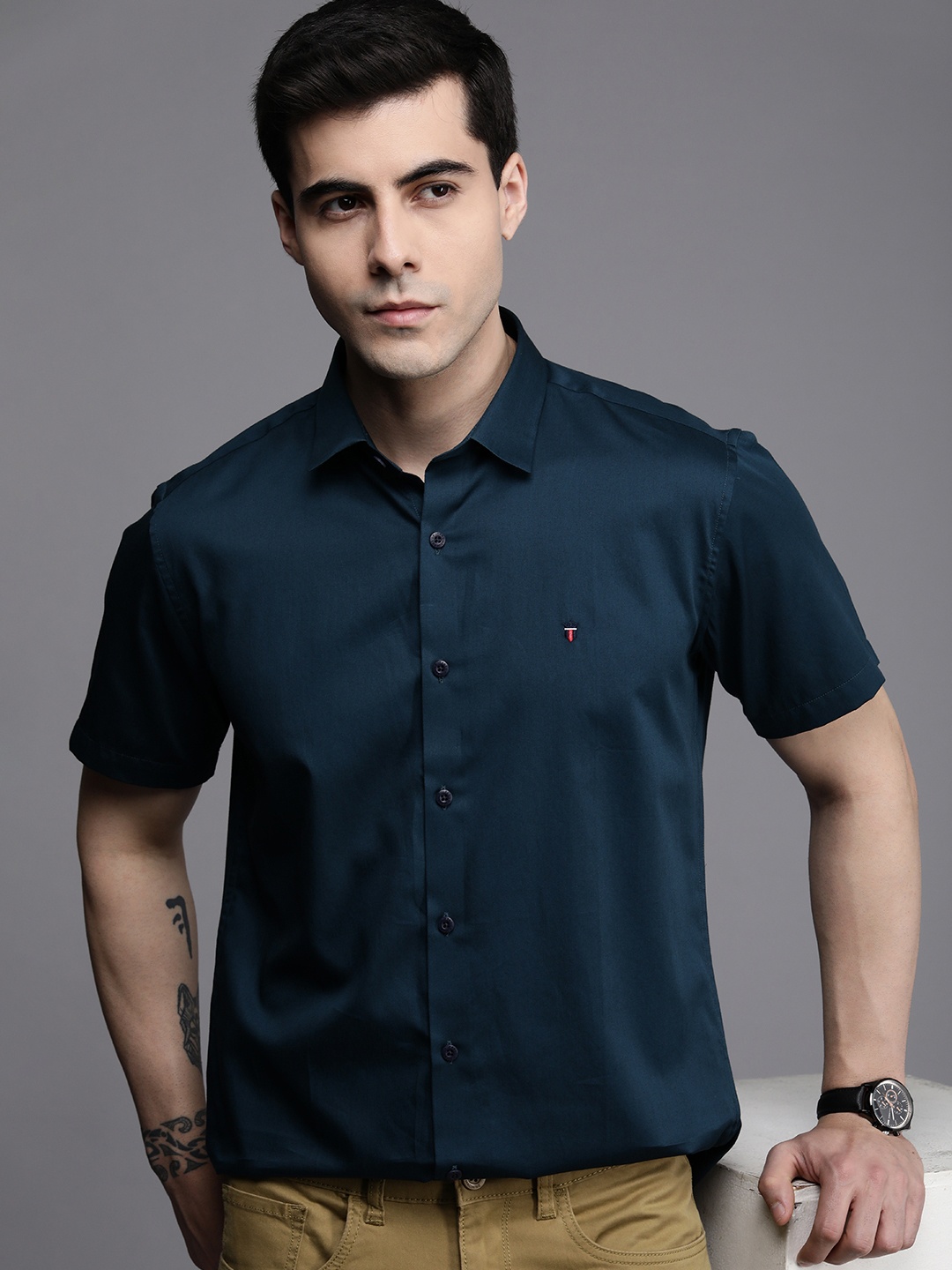 

Louis Philippe Jeans Men Pure Cotton Slim Fit Casual Shirt, Navy blue
