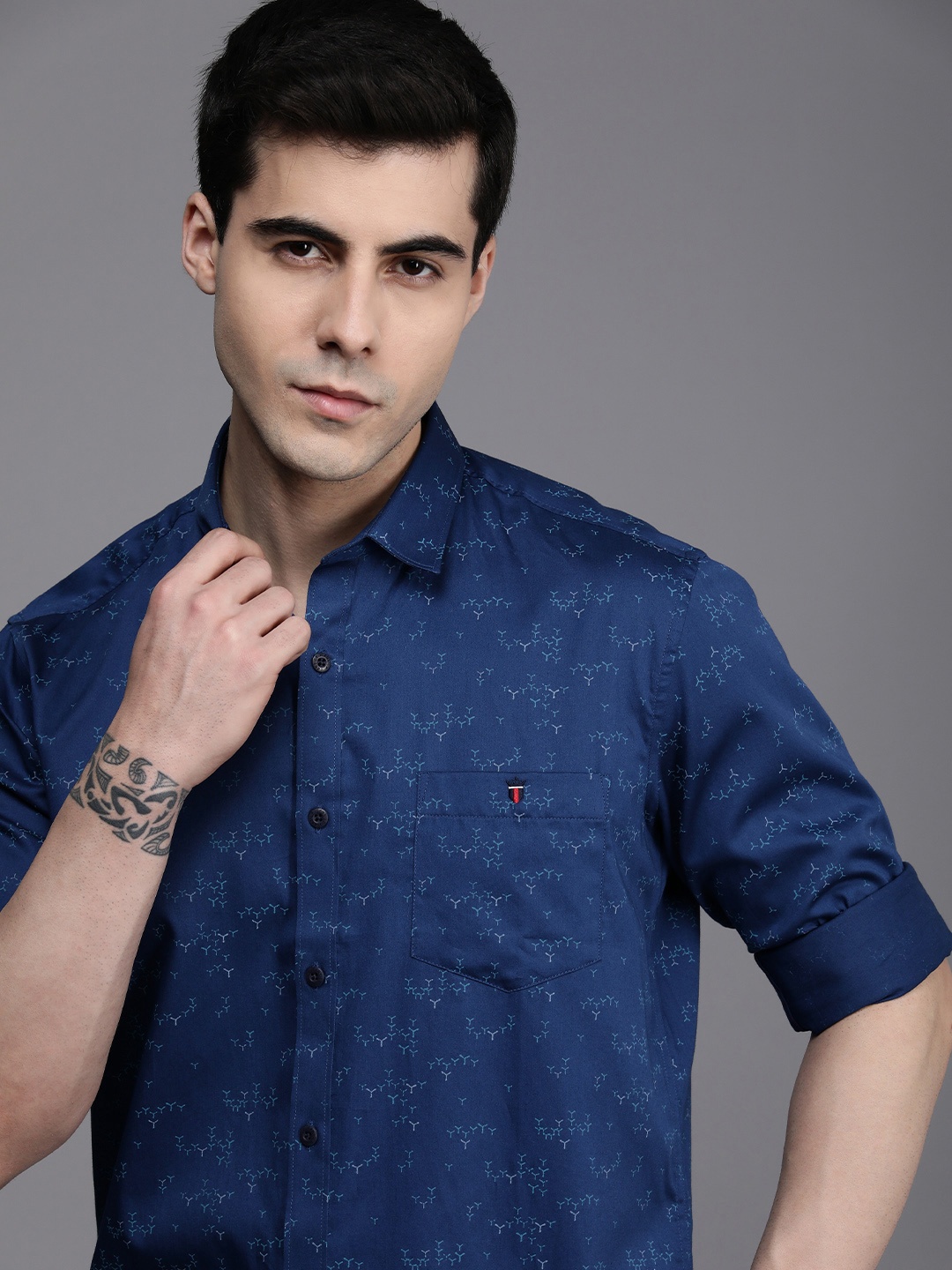 

Louis Philippe Jeans Men Pure Cotton Slim Fit Printed Casual Shirt, Navy blue