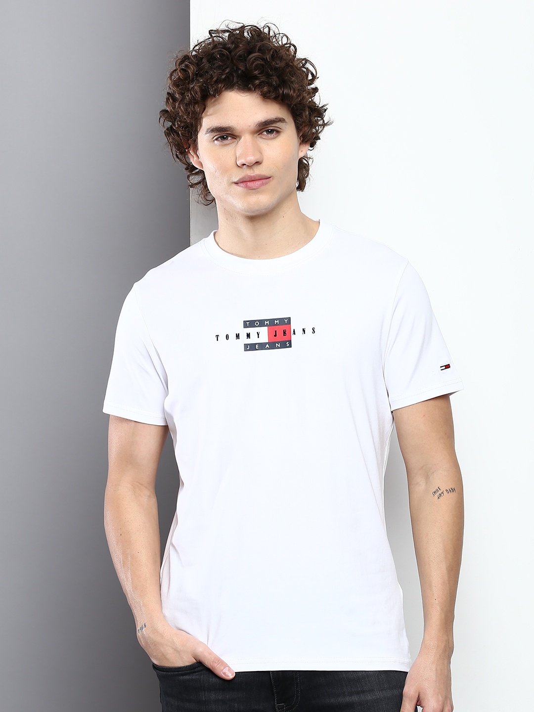 

Tommy Hilfiger Men Typography Slim Fit T-shirt, White
