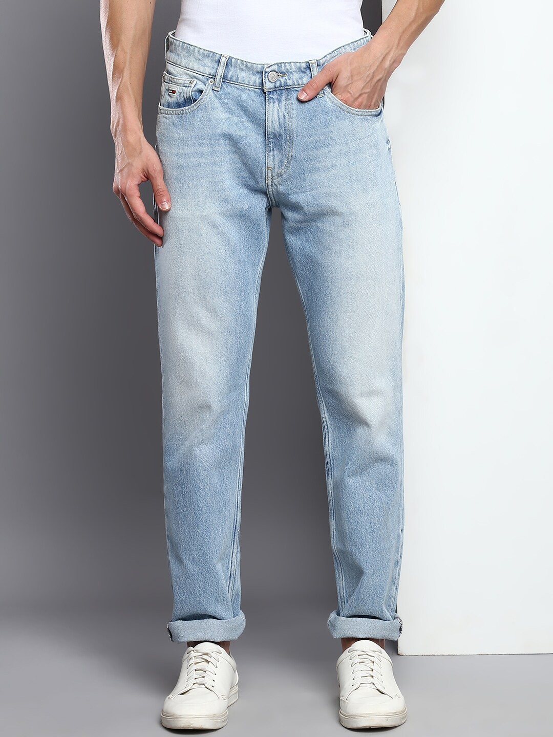 

Tommy Hilfiger Men Cotton Straight Fit Light Fade Jeans, Blue