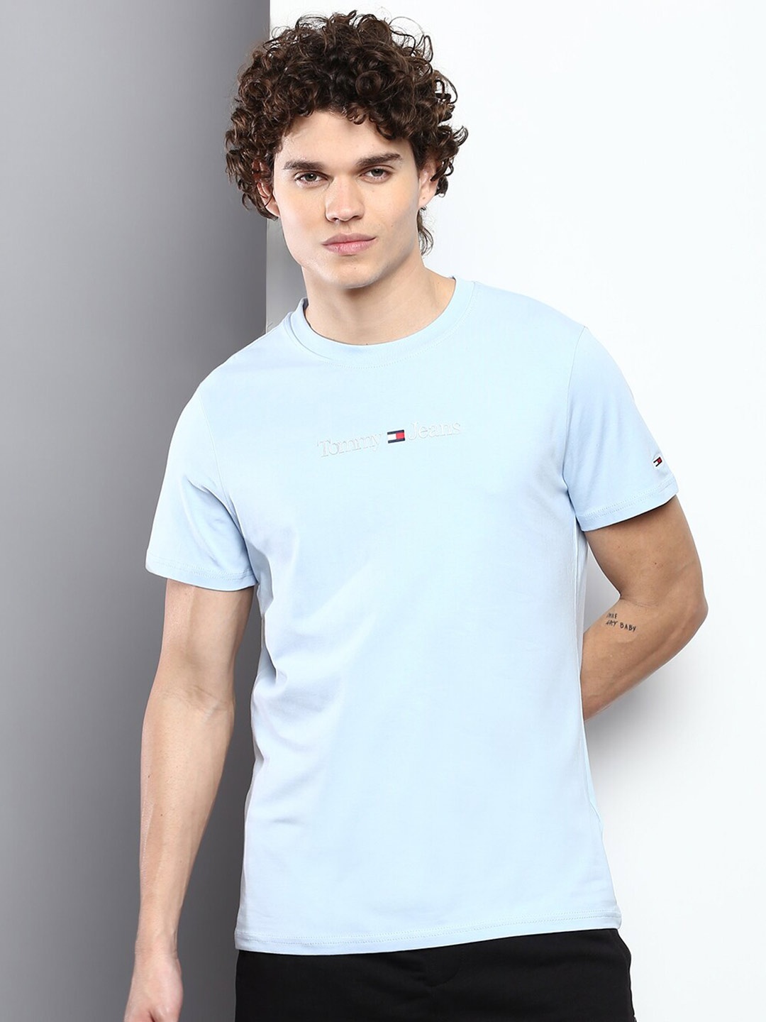 

Tommy Hilfiger Men Brand Logo Printed Slim Fit T-shirt, Blue