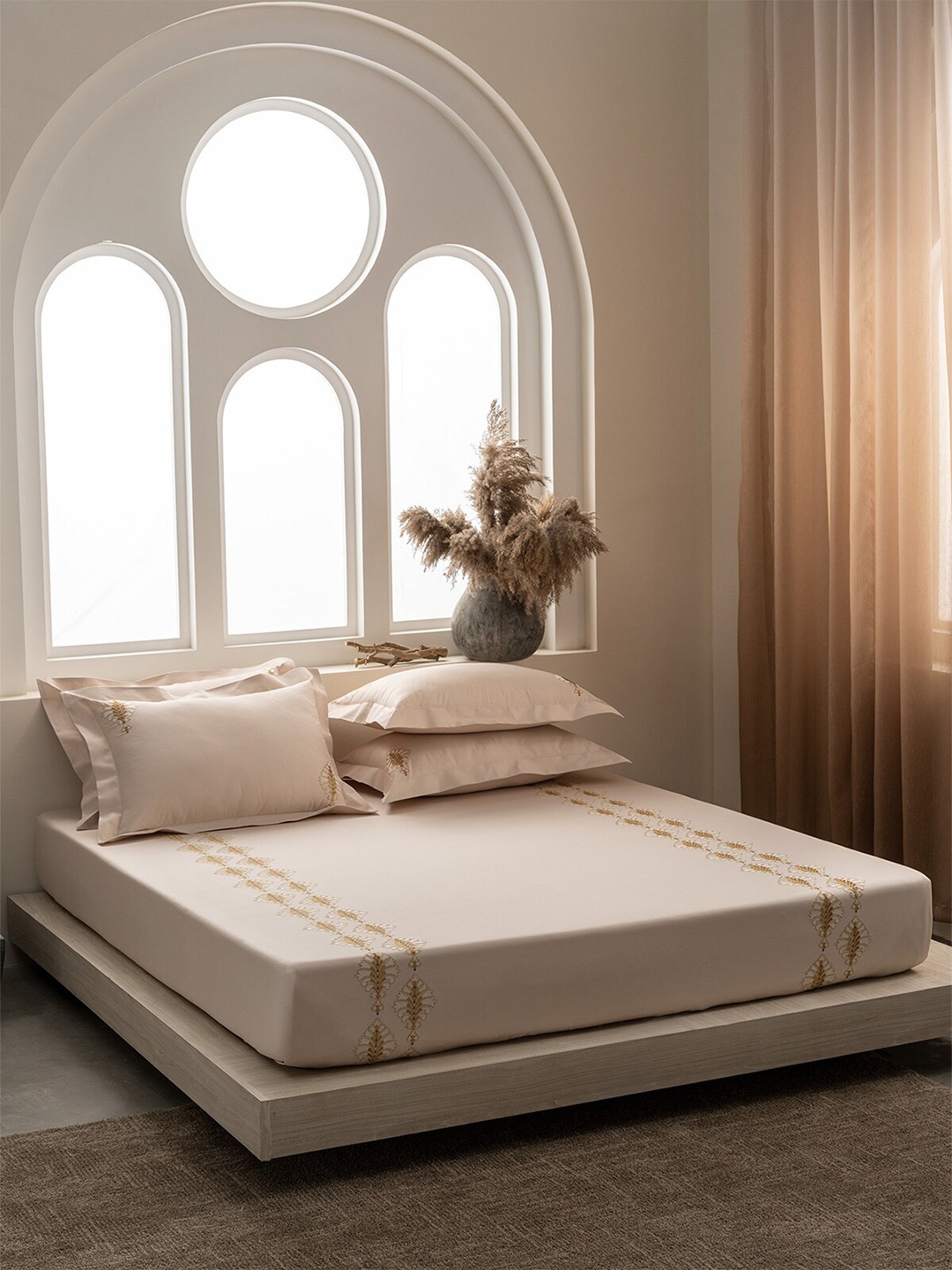 

DDecor Excellence Beige & White Cotton 210 TC King Bedsheet with 2 Pillow Covers