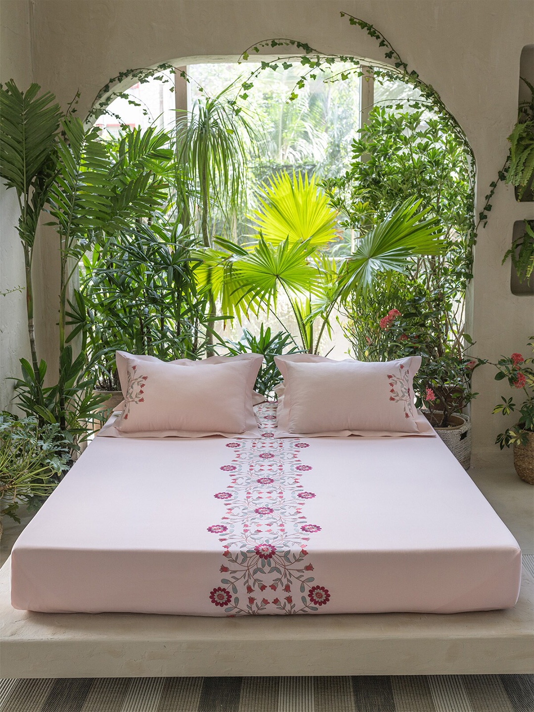 

DDecor Excellence Pink & Green Cotton 210 TC King Bedsheet with 2 Pillow Covers