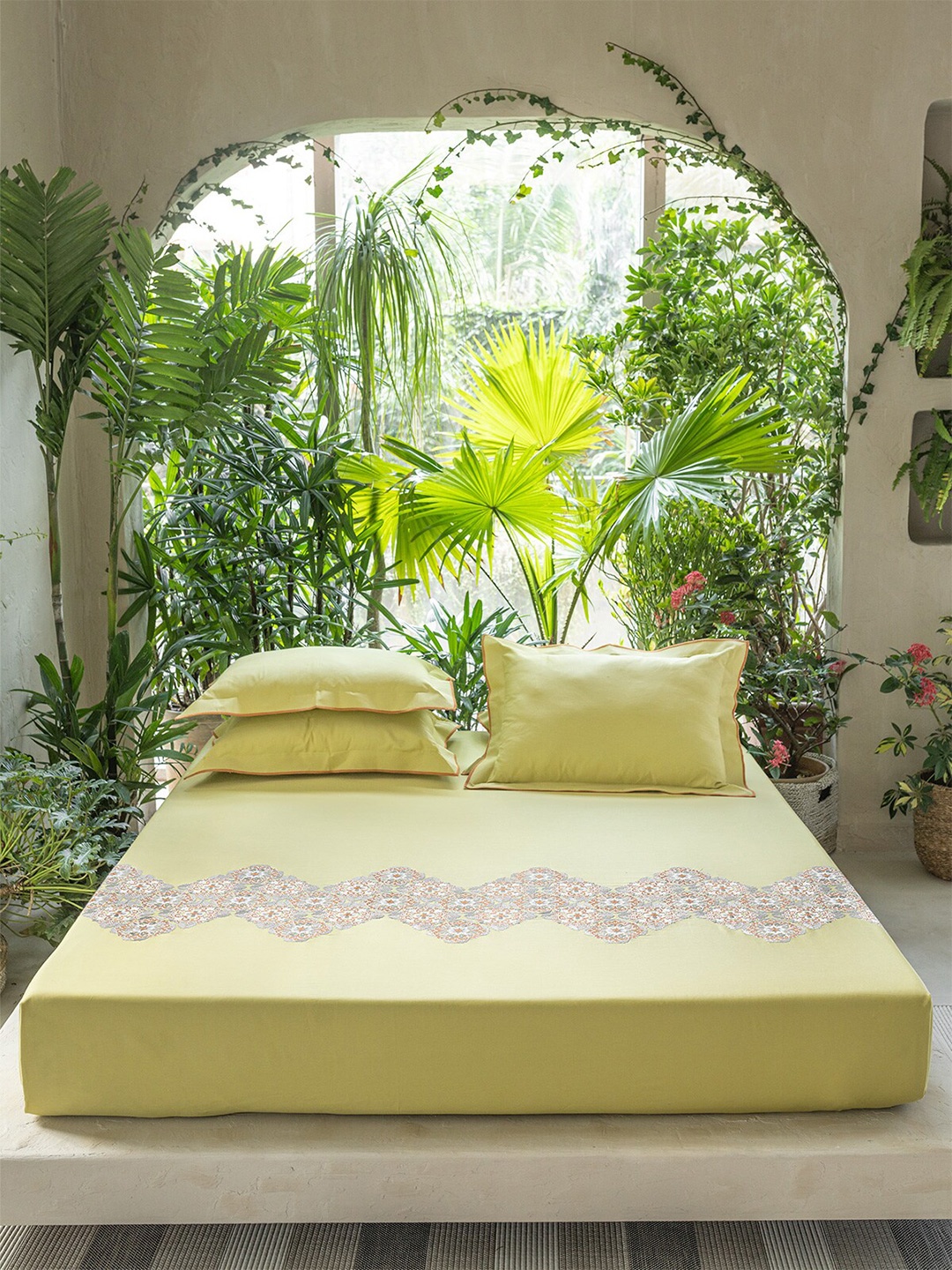 

DDecor Excellence Yellow & Orange Cotton 210 TC King Bedsheet with 2 Pillow Covers