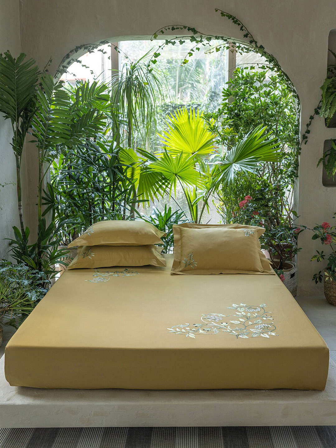 

DDecor Excellence Gold-Toned & Green Cotton 210 TC King Bedsheet with 2 Pillow Covers