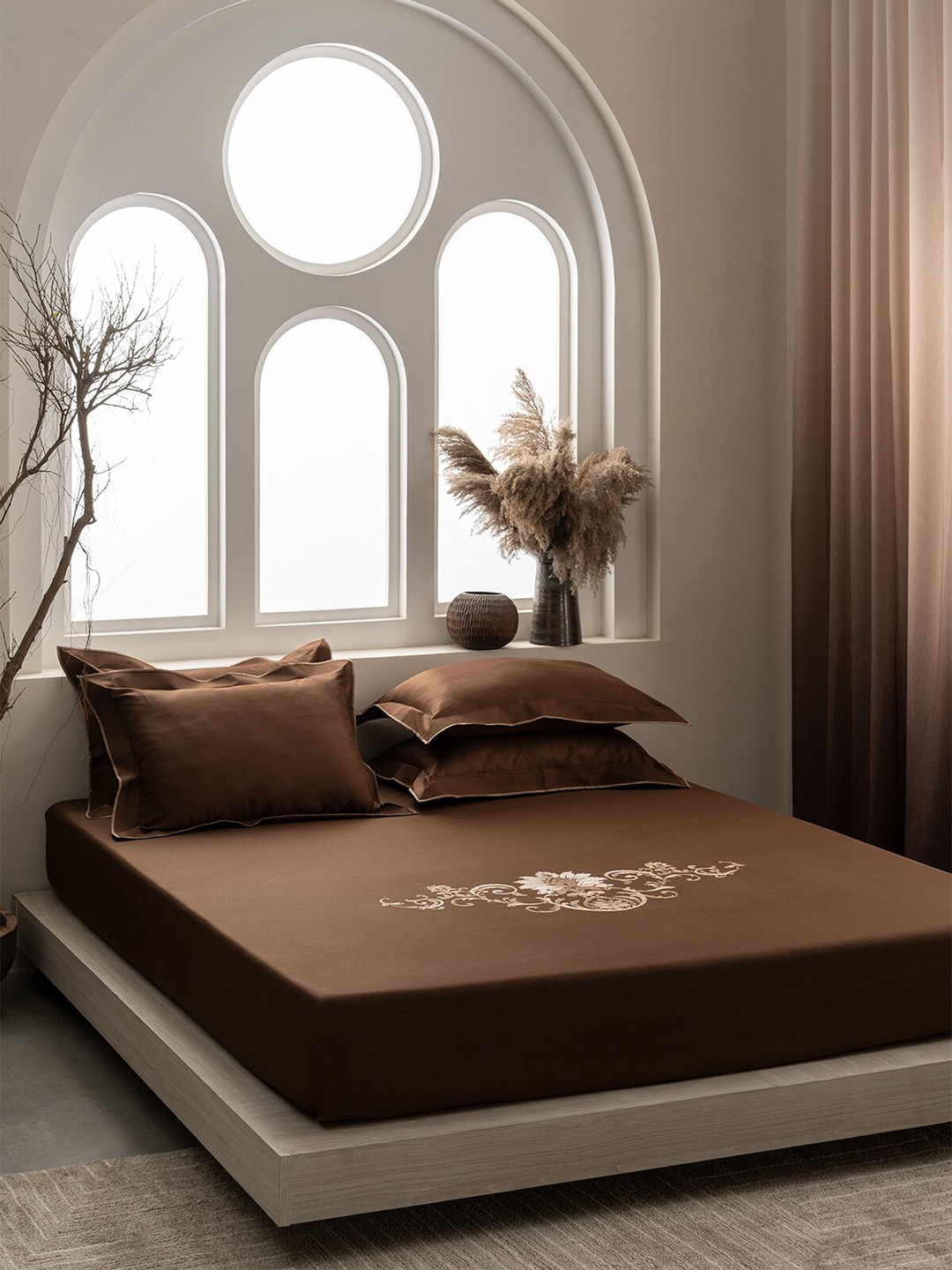 

DDecor Excellence Brown Cotton 210 TC King Bedsheet with 2 Pillow Covers