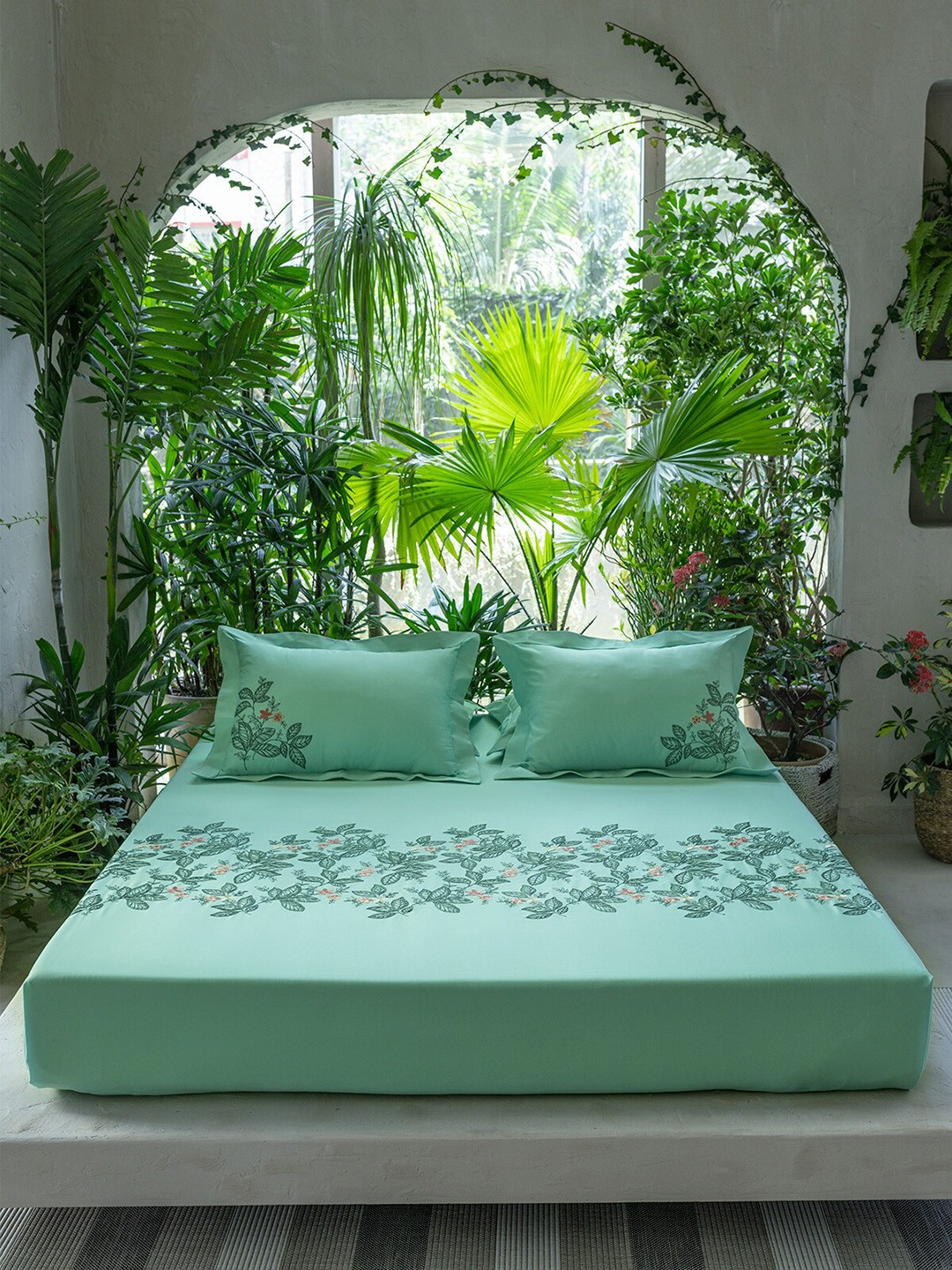 

DDecor Excellence Green & Peach-Coloured Cotton 210 TC King Bedsheet with 2 Pillow Covers