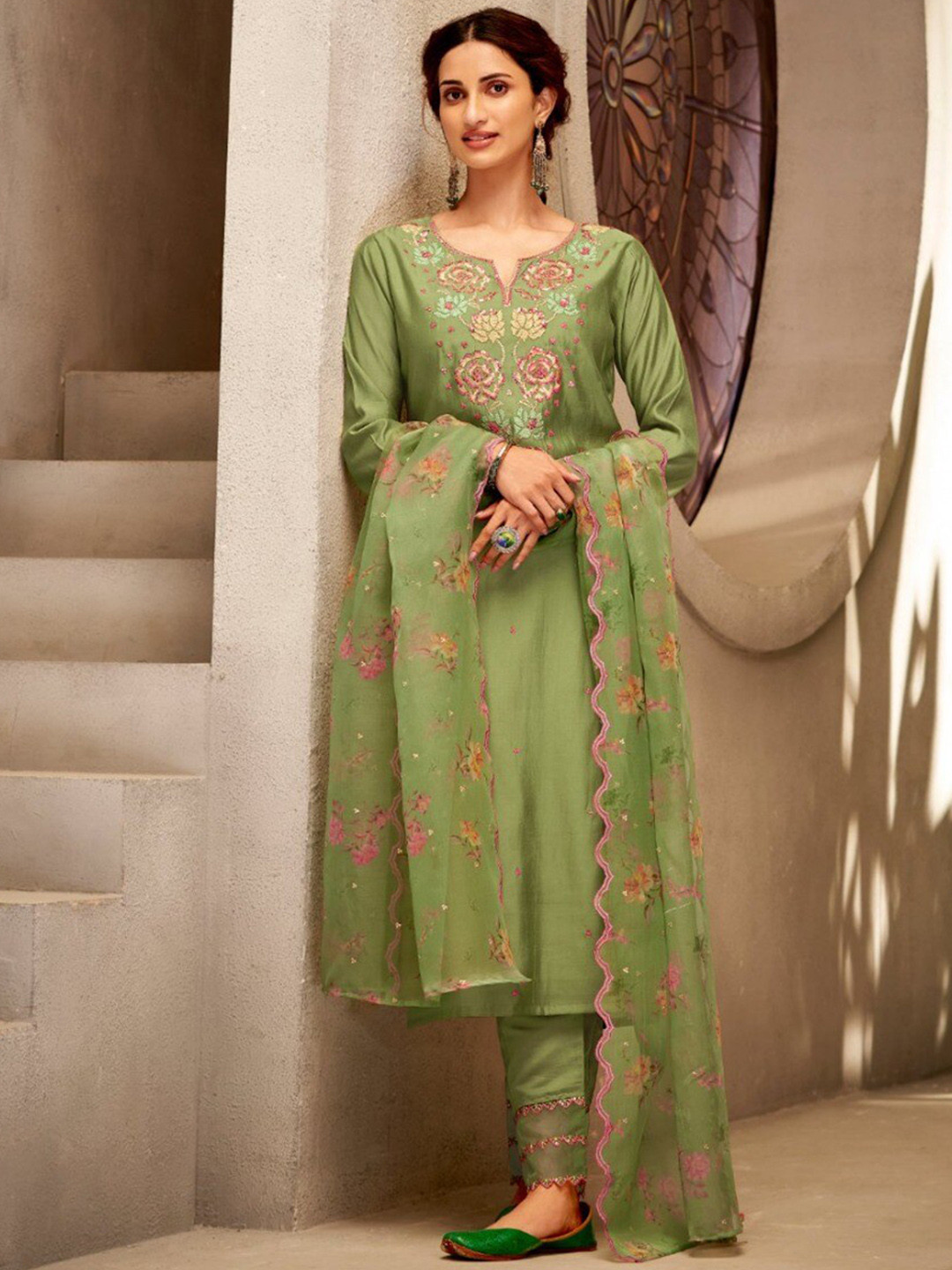 

AUTUMN LANE Women Floral Embroidered Thread Work Kurta with Trousers & With Dupatta, Green