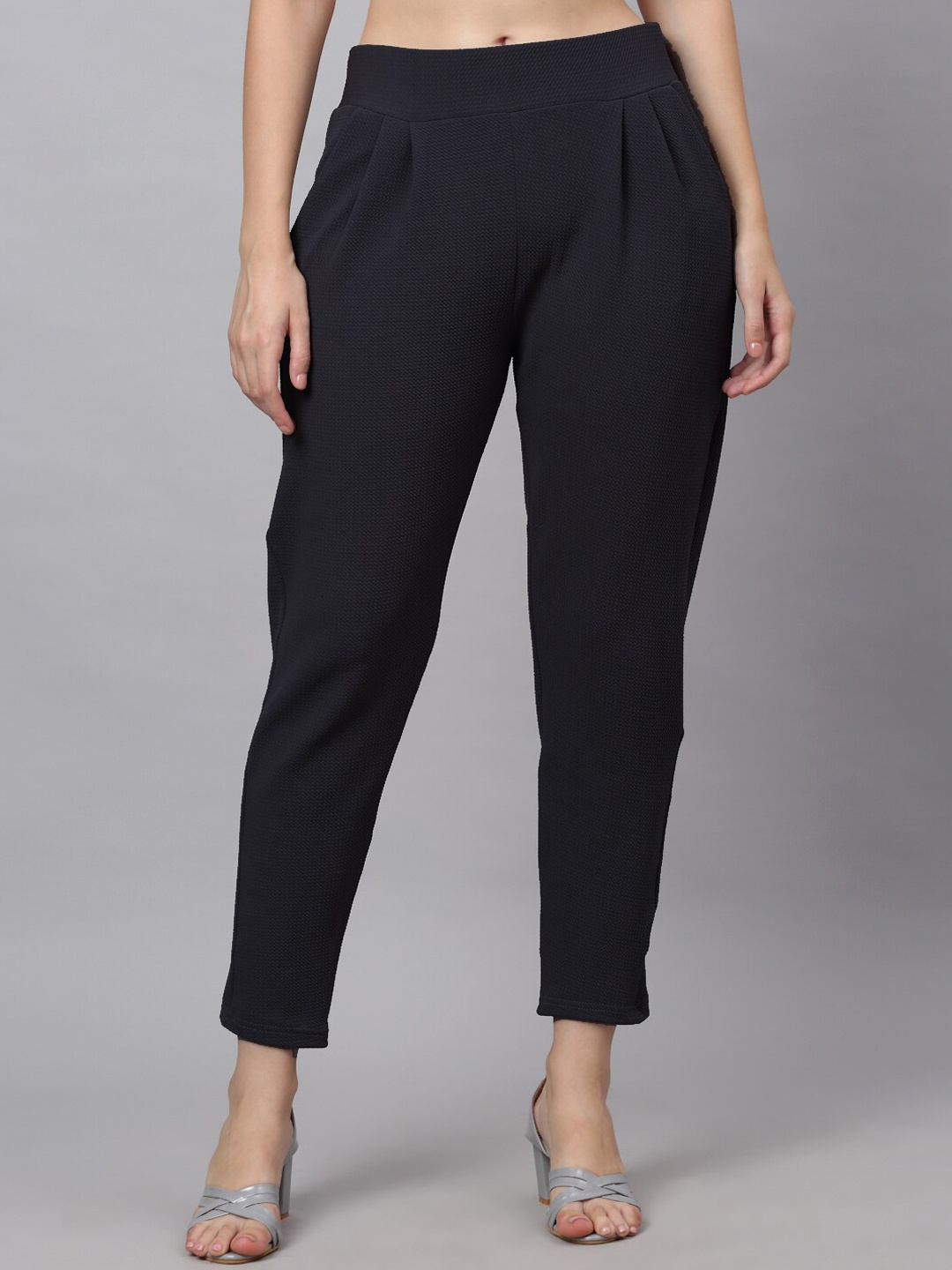 

NEUDIS Women Relaxed Pleated Trousers, Charcoal