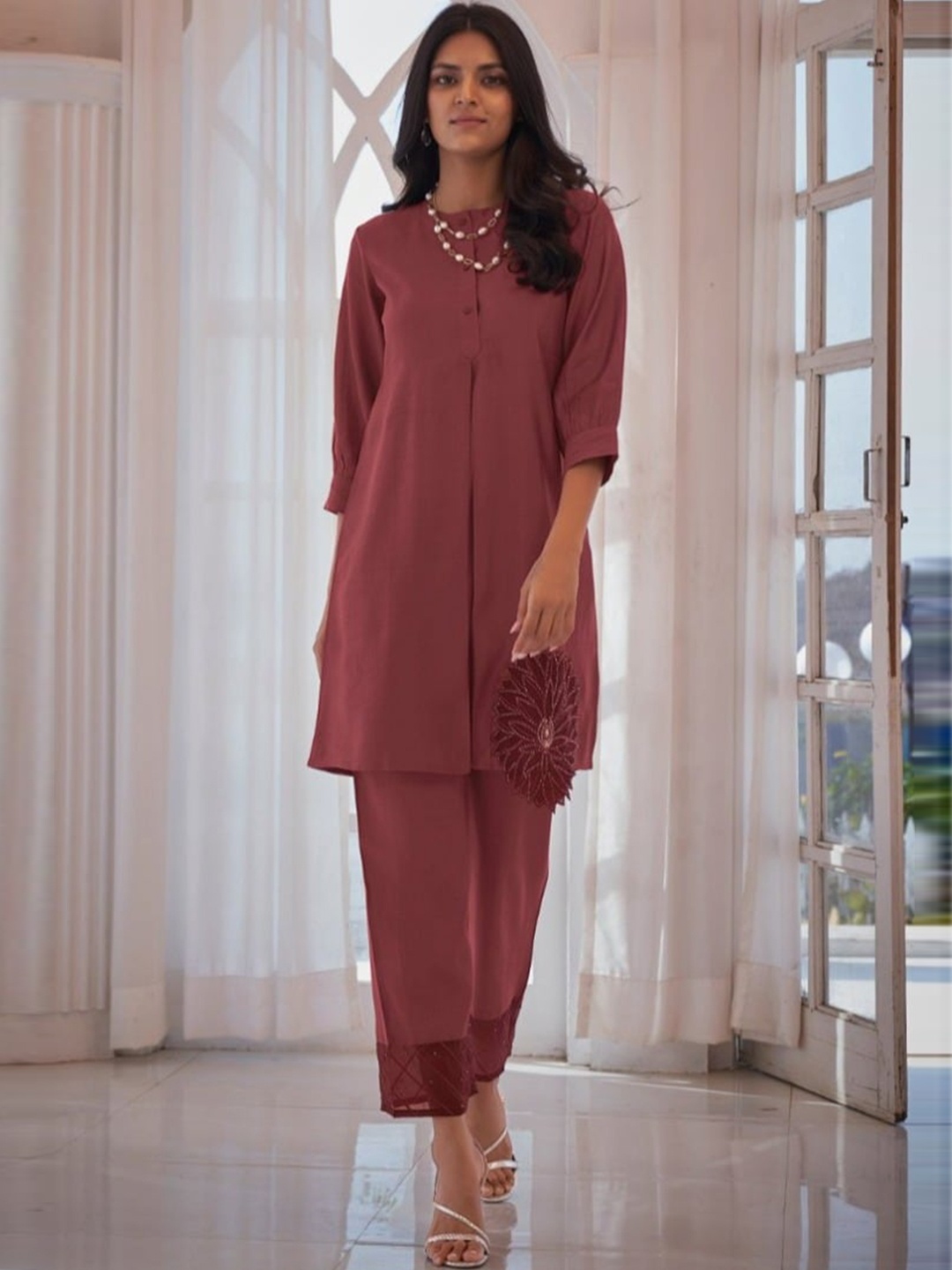 

AUTUMN LANE Floral Embroidered Round Neck Kurta with Trousers, Burgundy