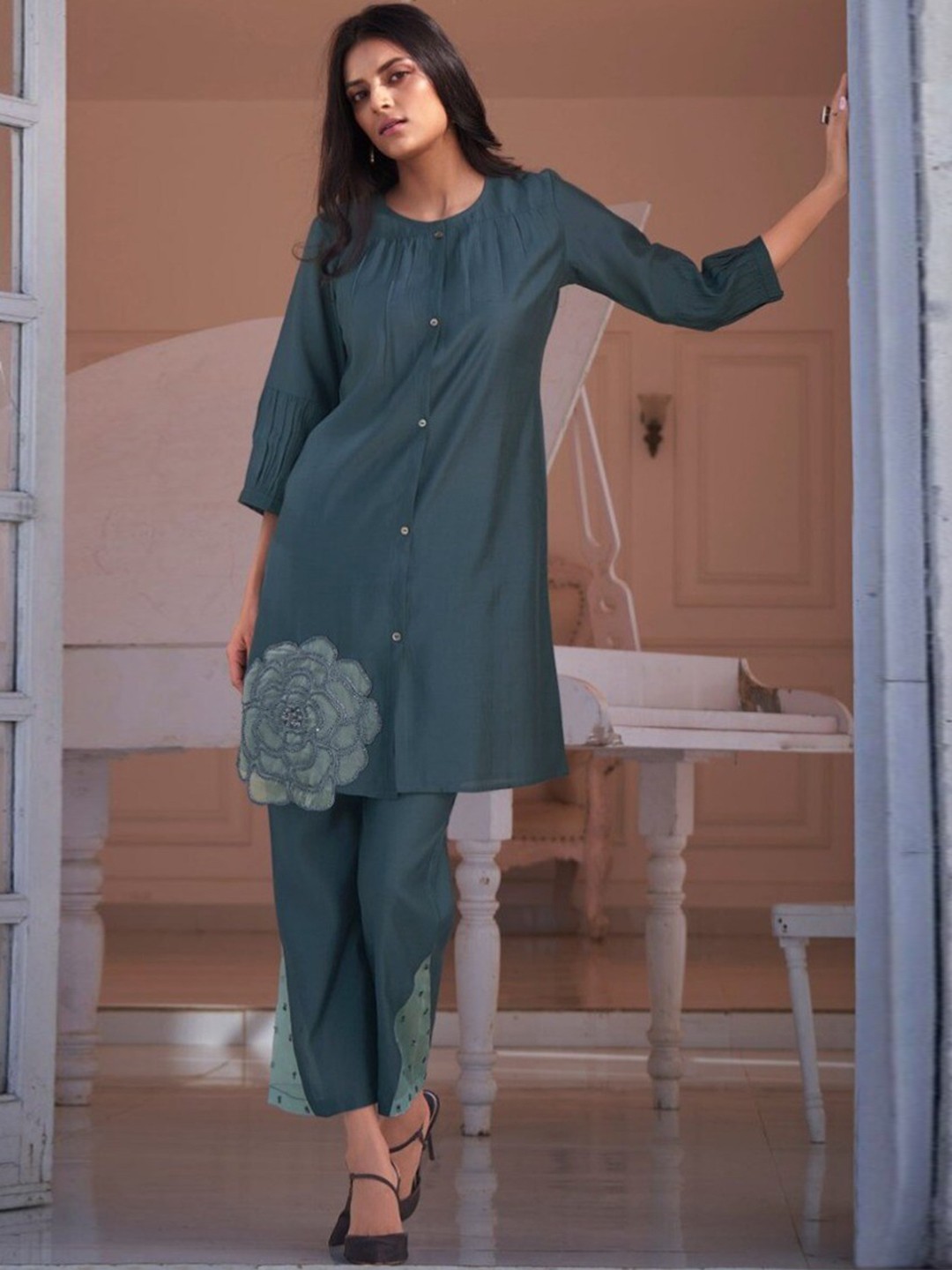 

AUTUMN LANE Floral Embroidered Round Neck Kurta with Trousers, Teal