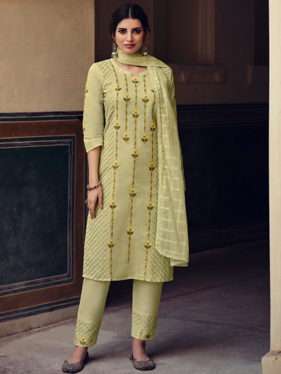 

AUTUMN LANE Women Embroidered Thread Work Pure Cotton Kurta with Trousers & With Dupatta, Green